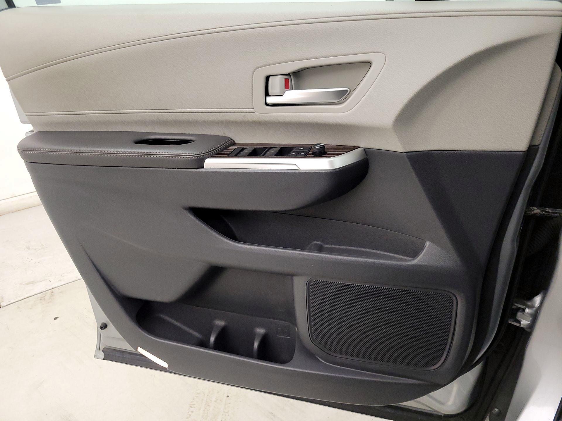 Thumbnail: 2024 Toyota Sienna - 12