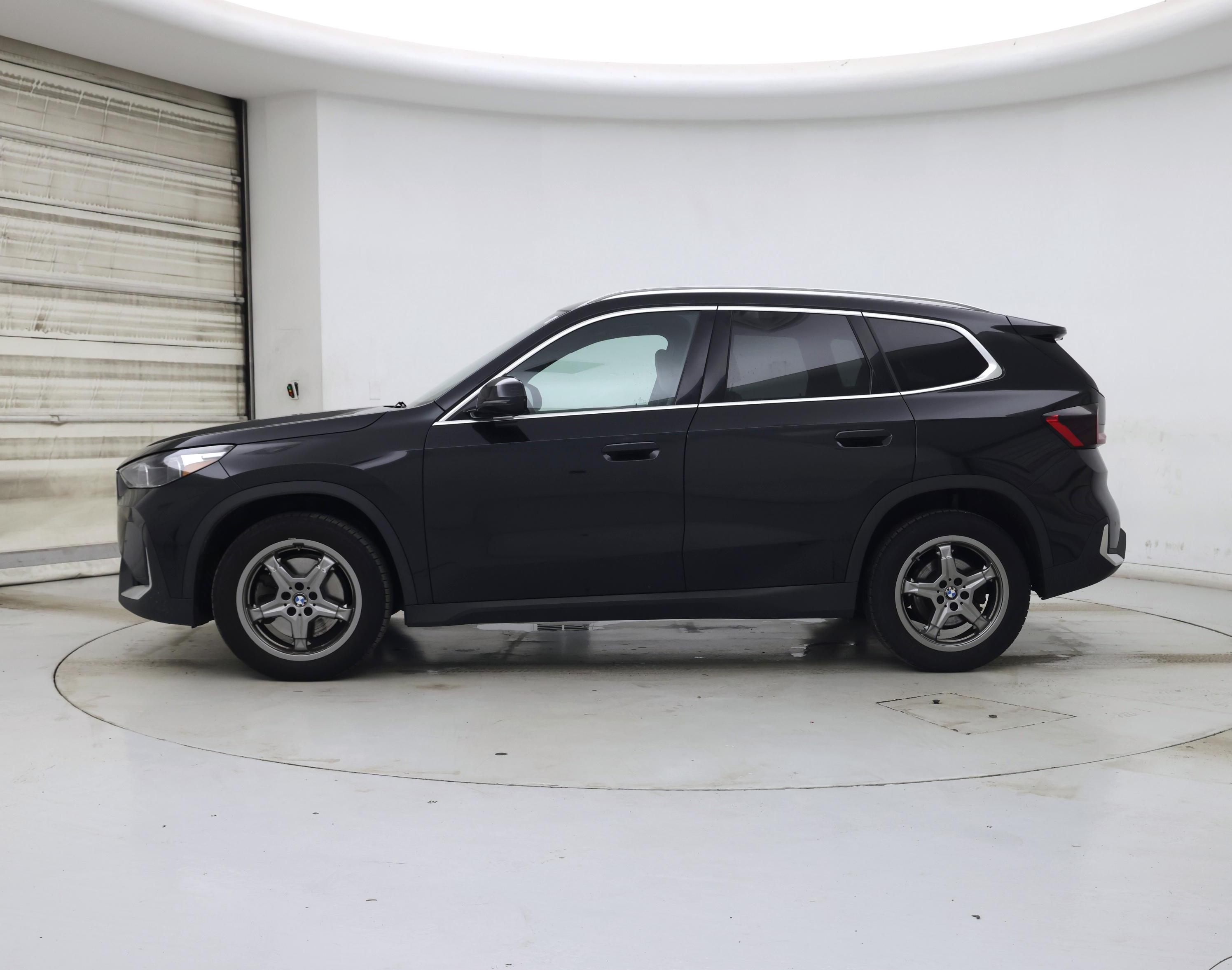 Thumbnail: 2023 BMW X1 - 3