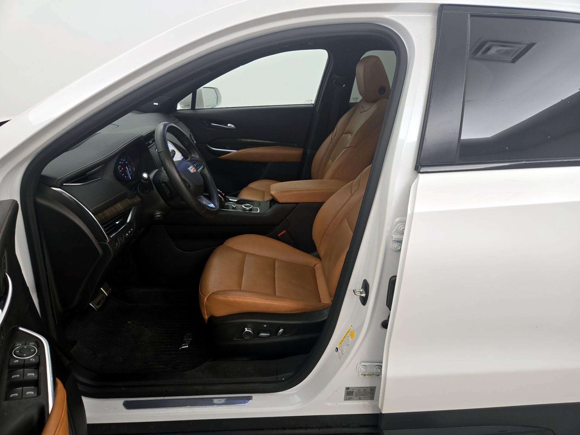 Thumbnail: 2021 Cadillac XT4 - 11