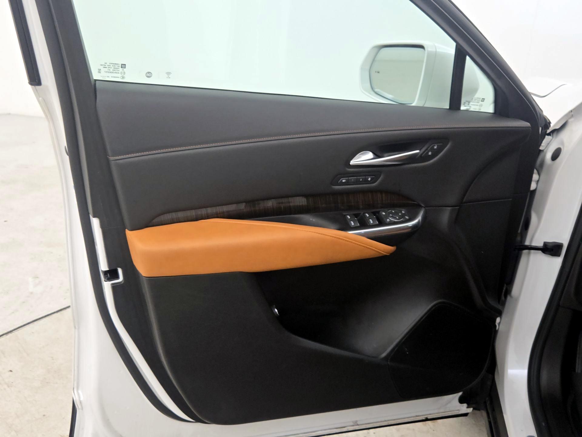 Thumbnail: 2021 Cadillac XT4 - 12