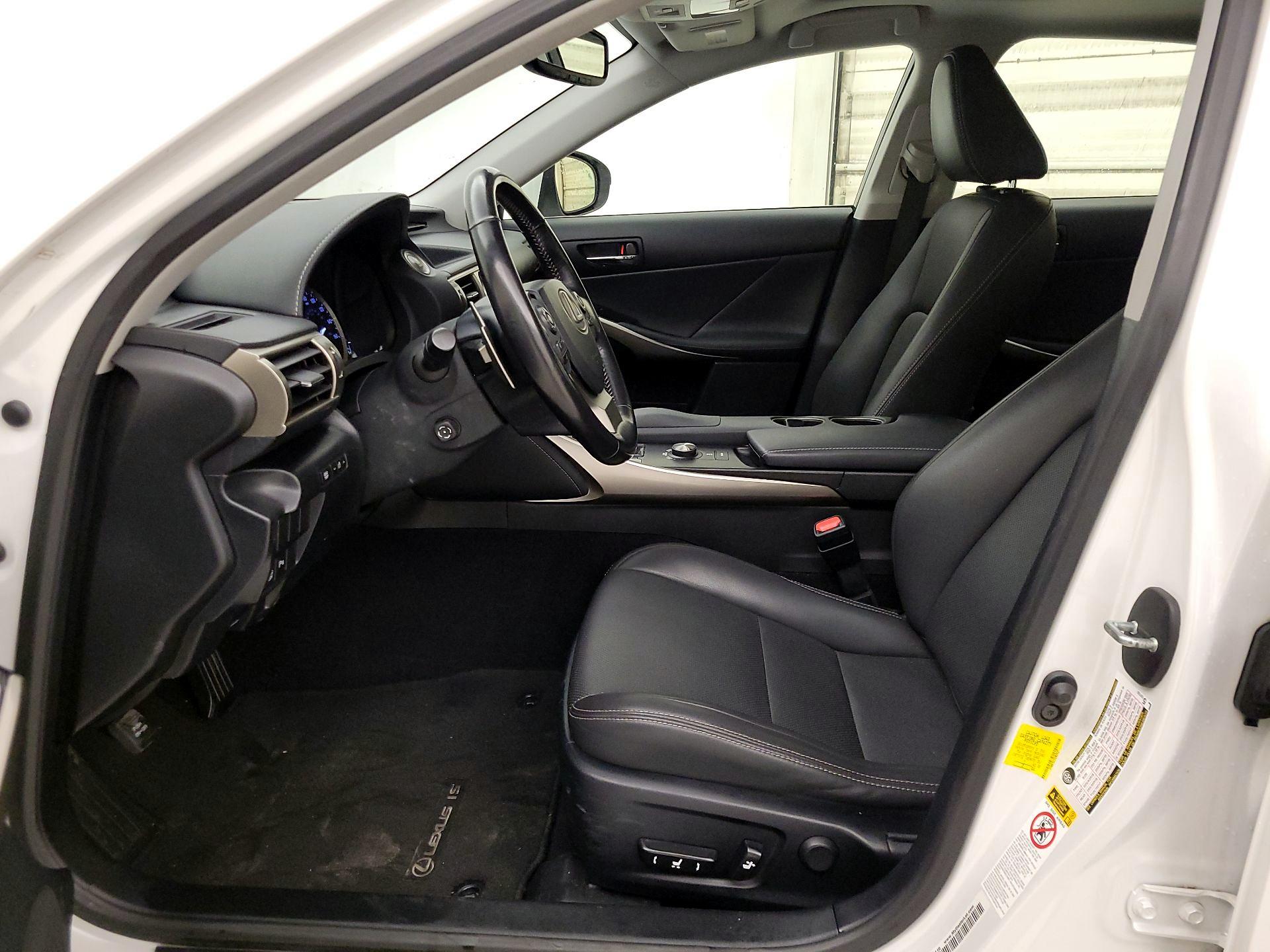 Thumbnail: 2016 Lexus IS - 11