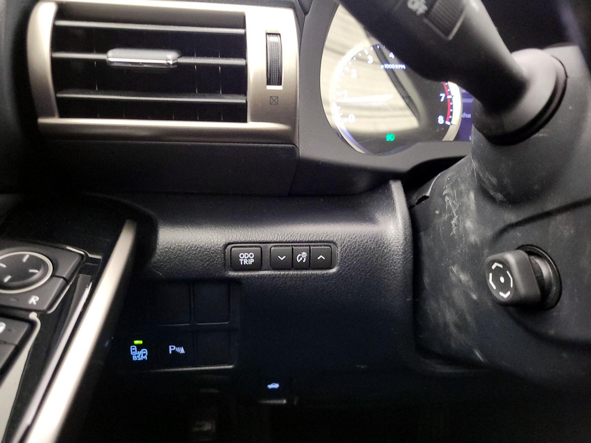 Thumbnail: 2016 Lexus IS - 13