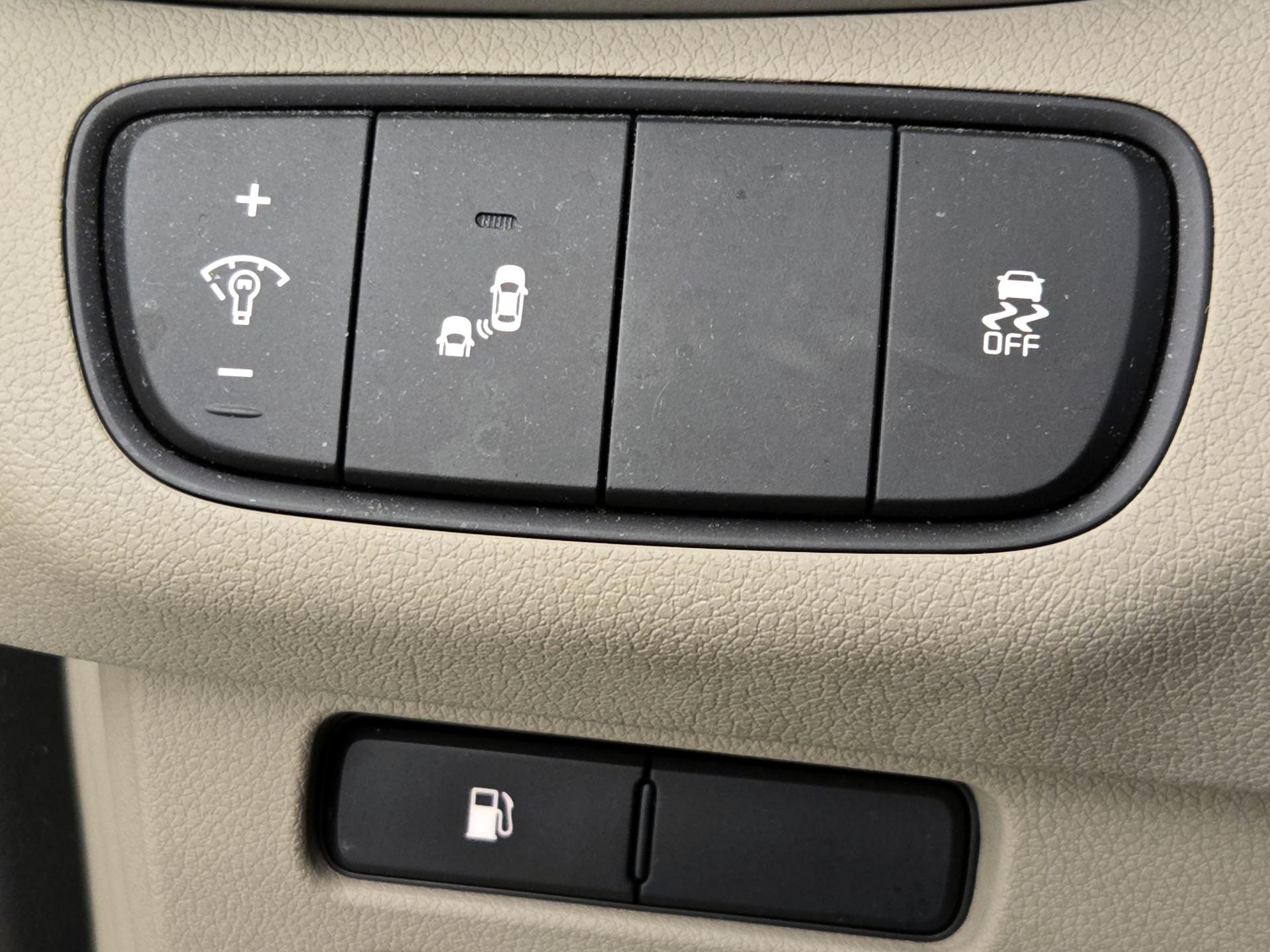 Thumbnail: 2020 Kia Sorento - 13