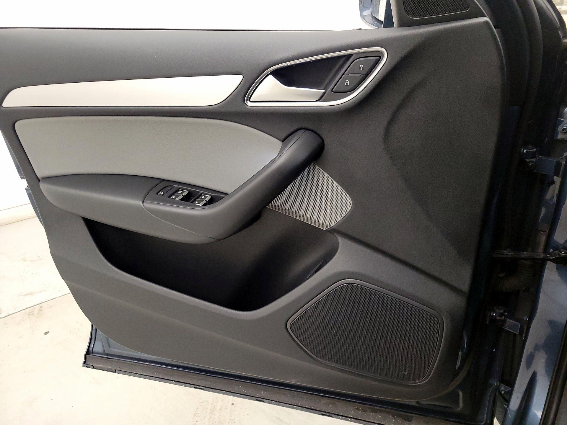 Thumbnail: 2018 Audi Q3 - 12