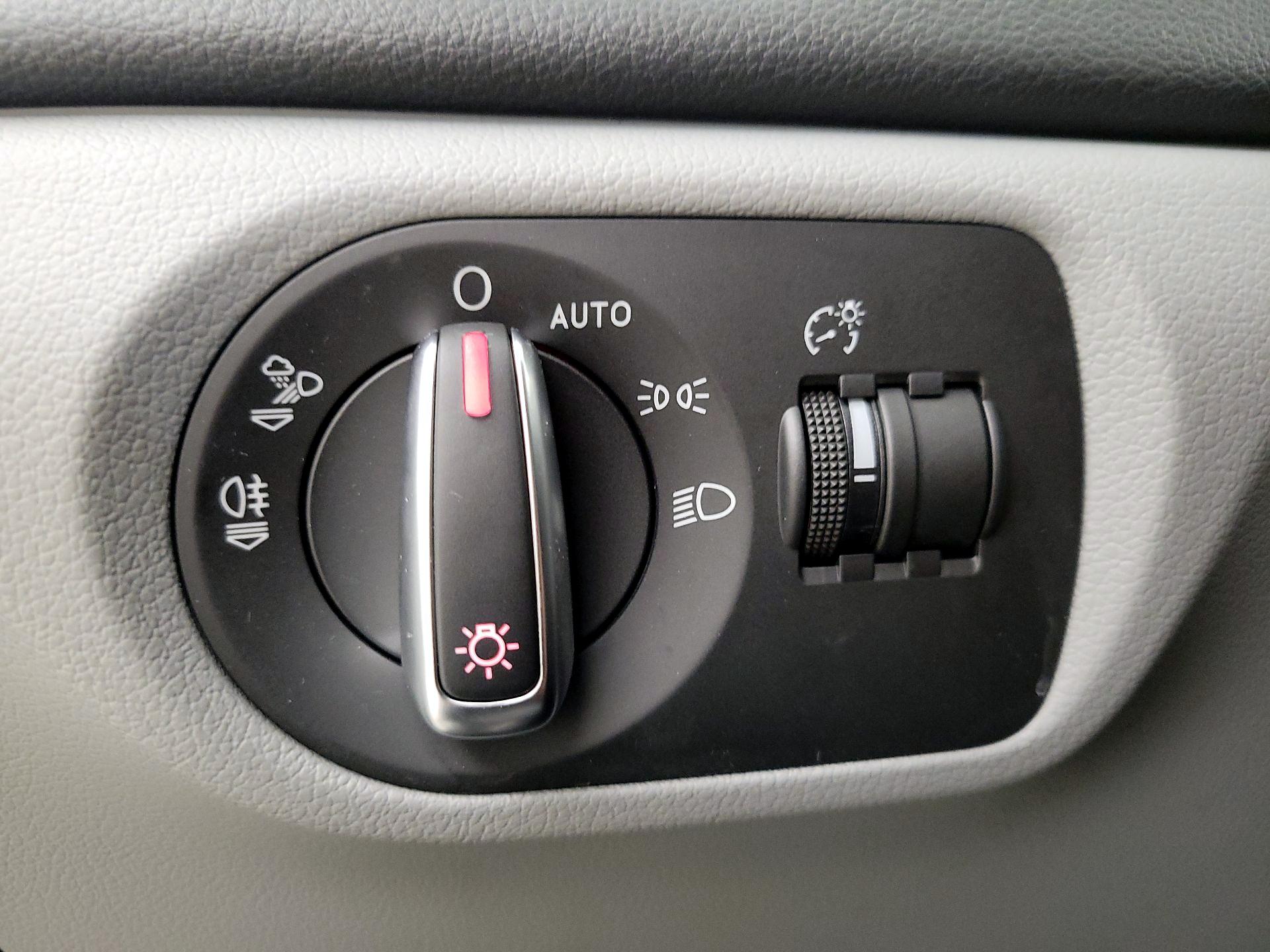 Thumbnail: 2018 Audi Q3 - 13