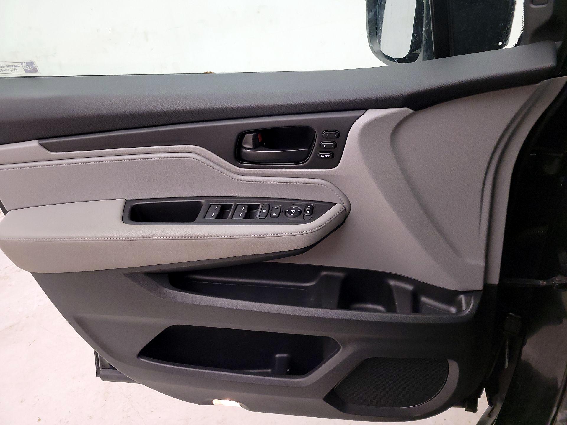 Thumbnail: 2018 Honda Odyssey - 12