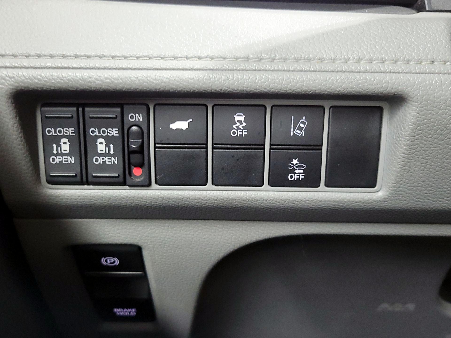 Thumbnail: 2018 Honda Odyssey - 13