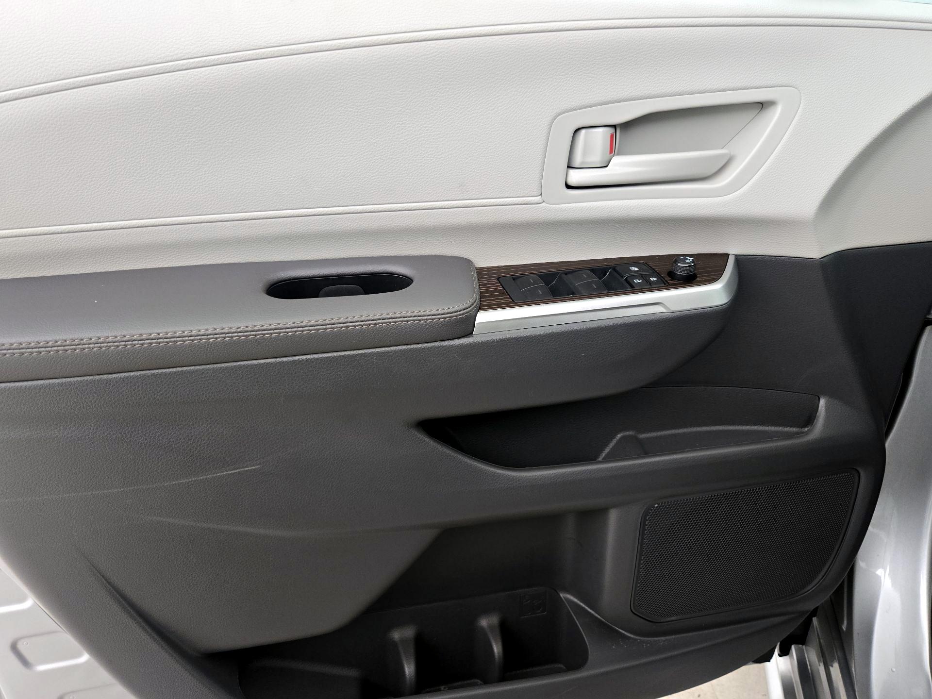 Thumbnail: 2024 Toyota Sienna - 12