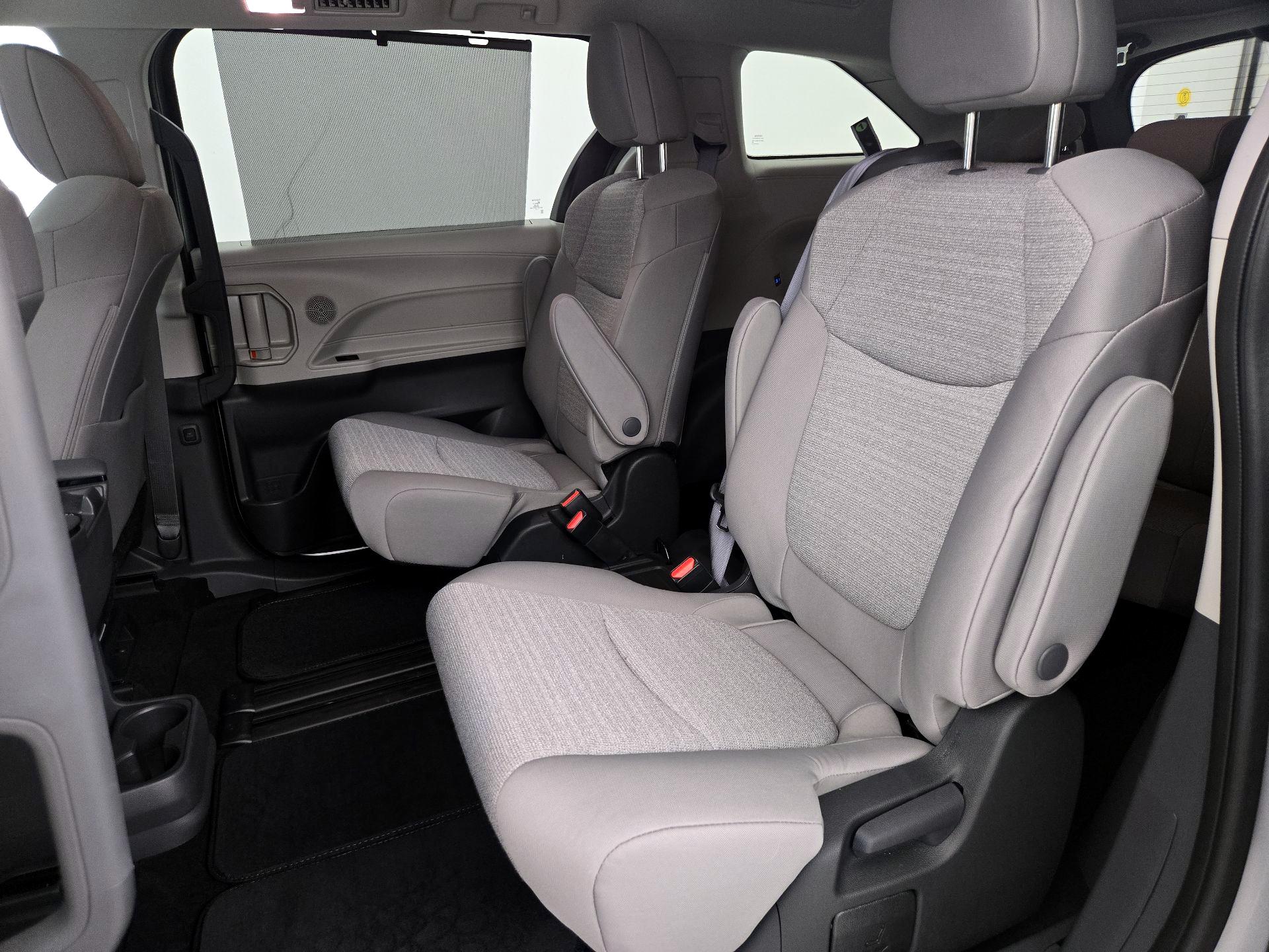 Thumbnail: 2024 Toyota Sienna - 20