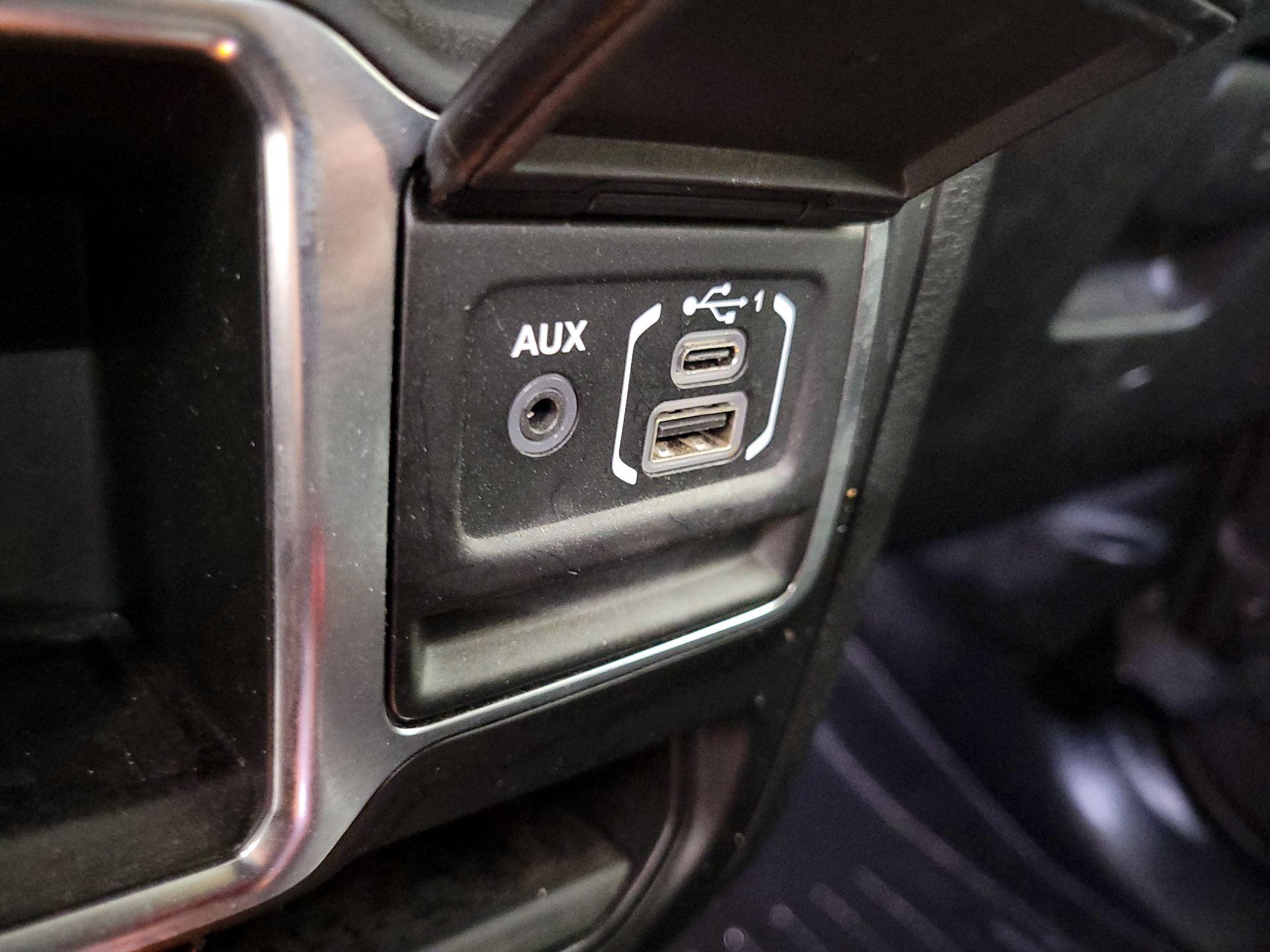 Thumbnail: 2021 Jeep Wrangler - 18