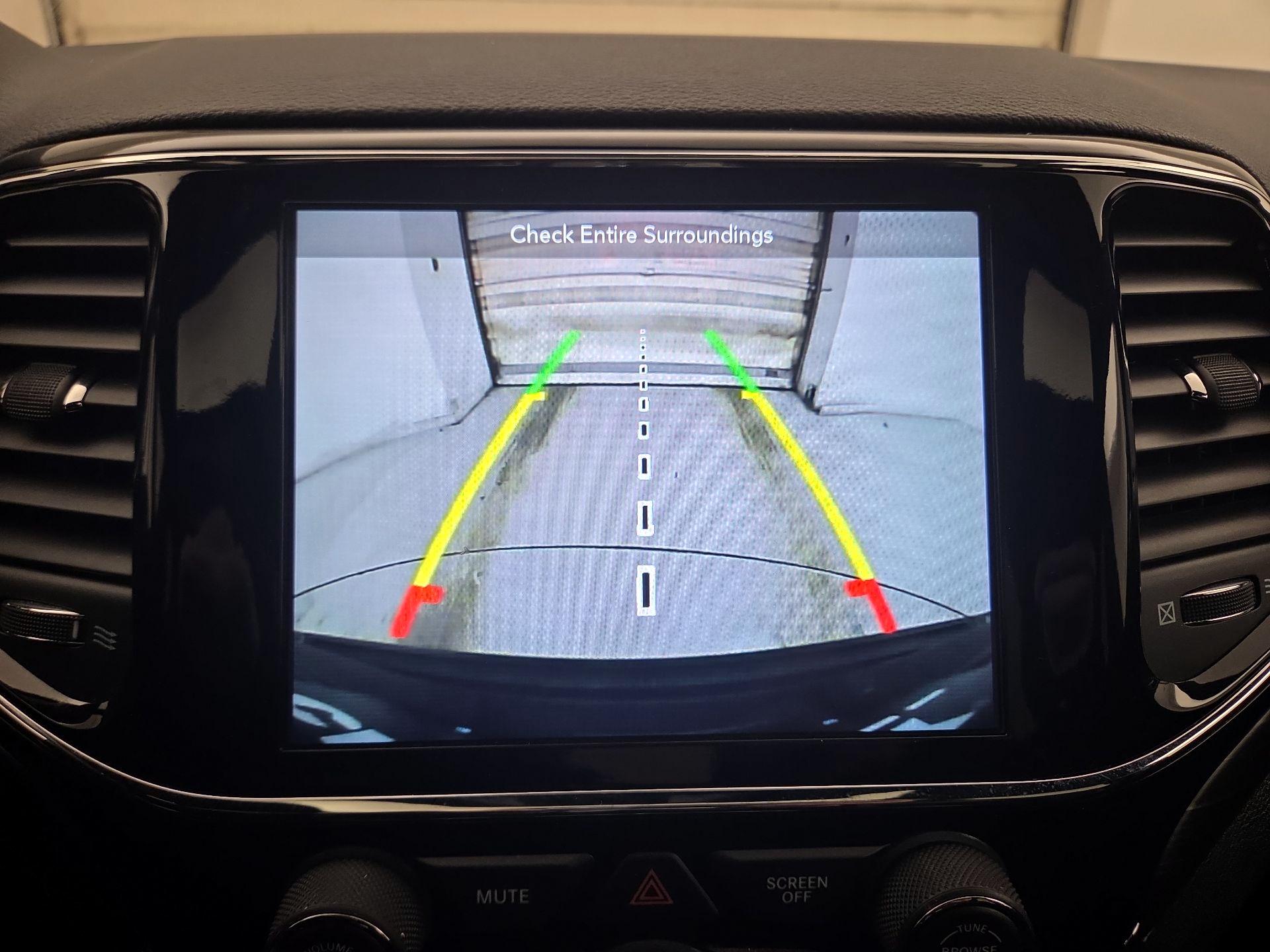 Thumbnail: 2019 Jeep Grand Cherokee - 14