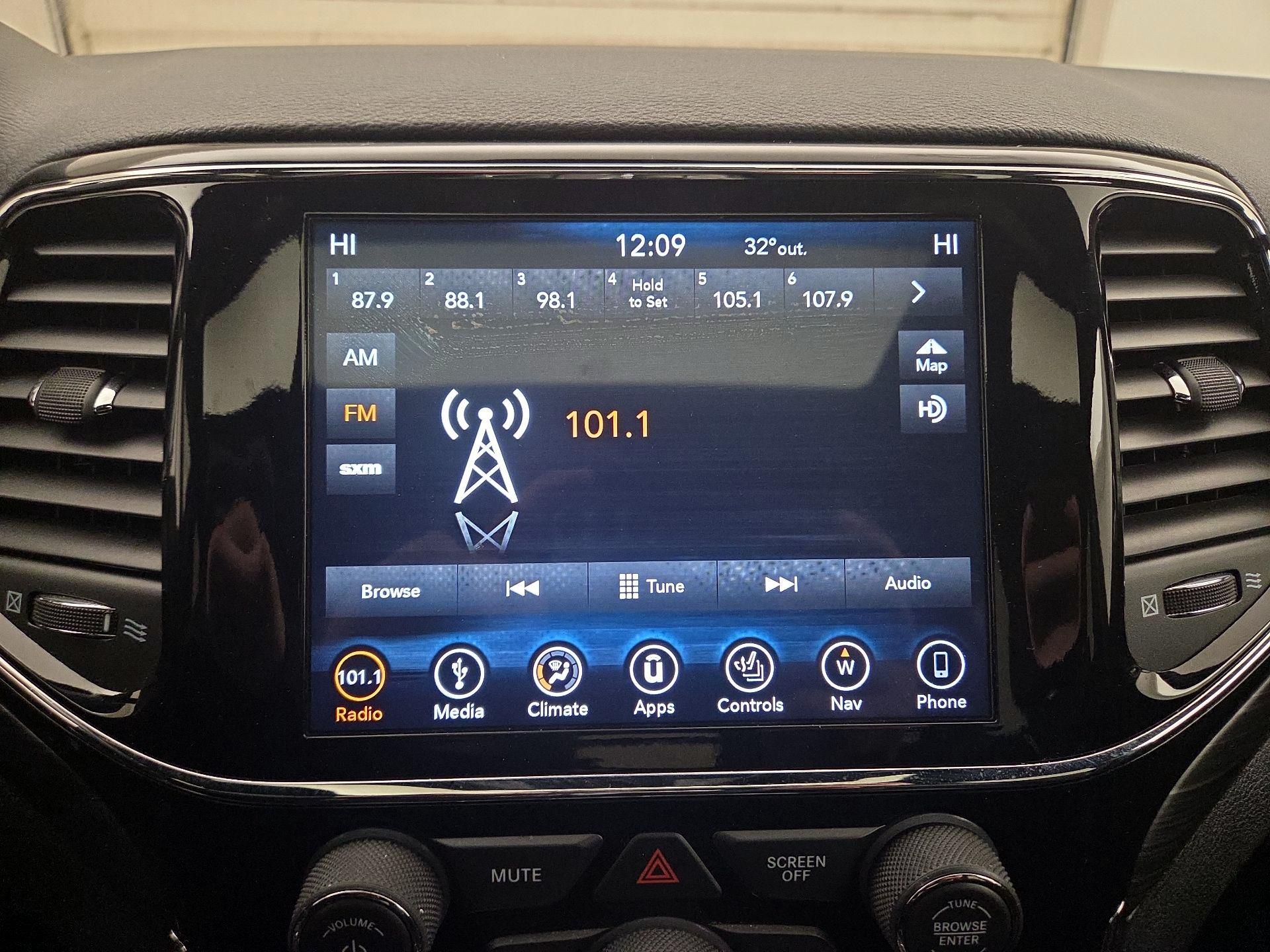 Thumbnail: 2019 Jeep Grand Cherokee - 15