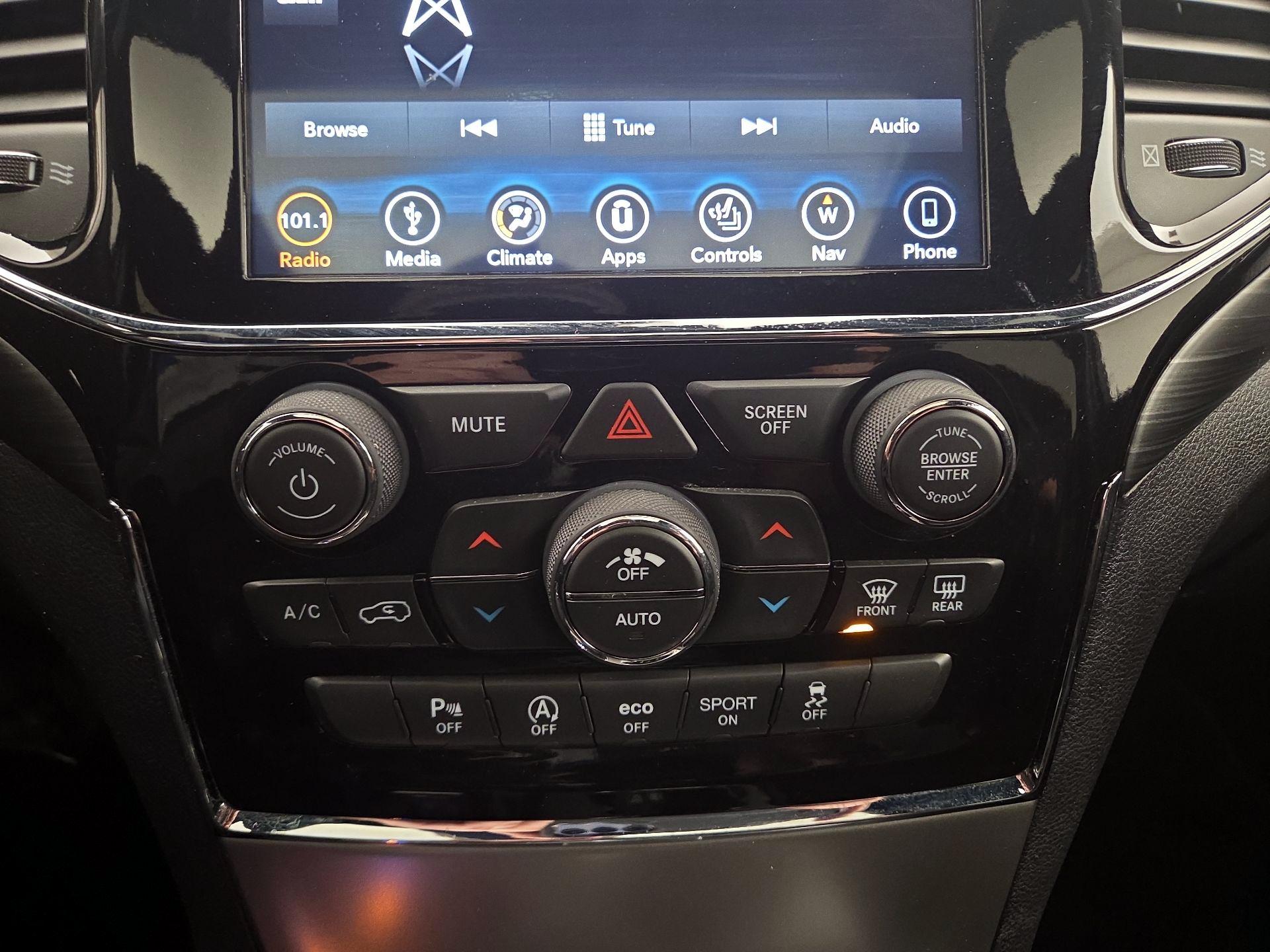 Thumbnail: 2019 Jeep Grand Cherokee - 16