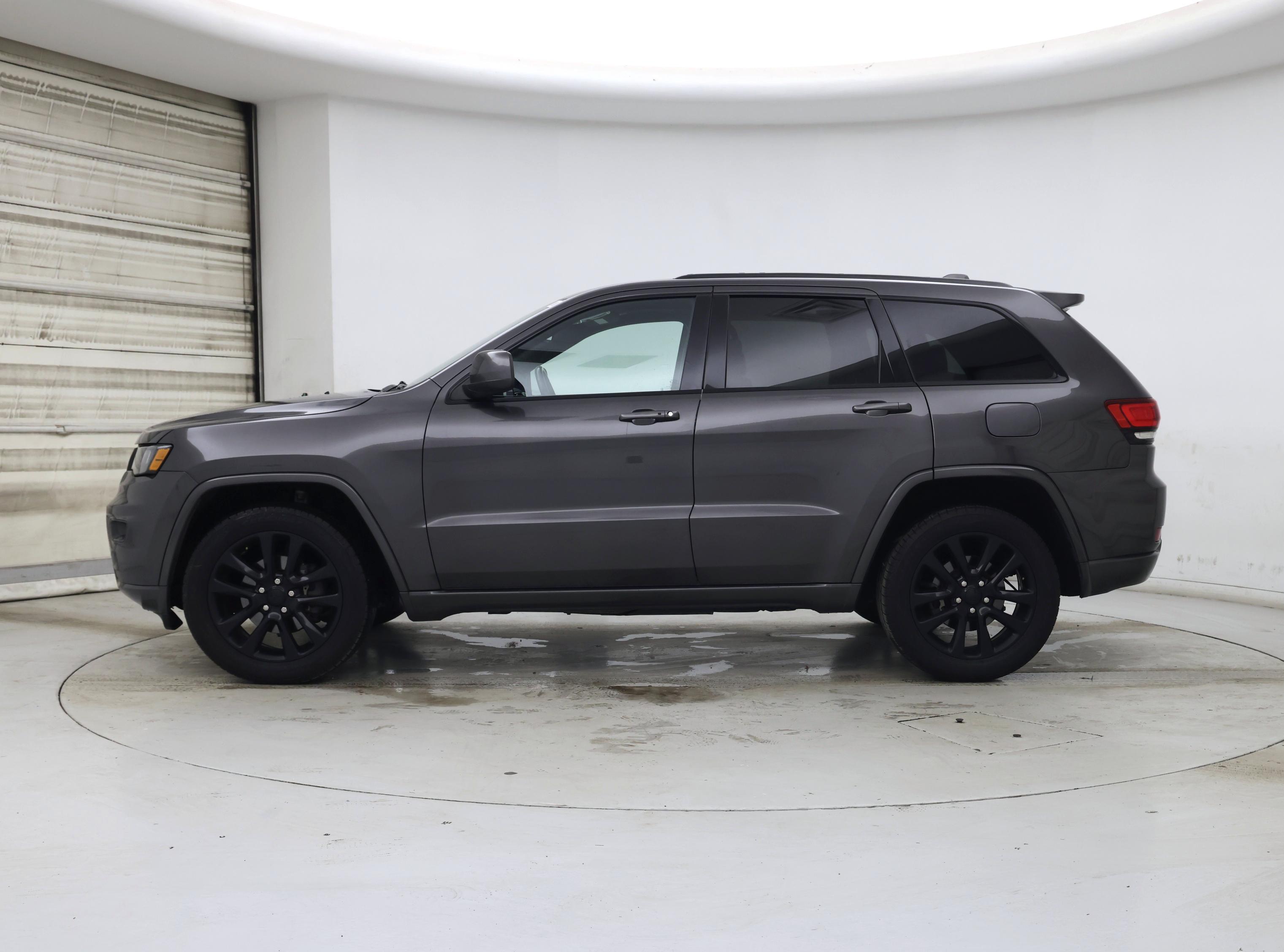 Thumbnail: 2019 Jeep Grand Cherokee - 3