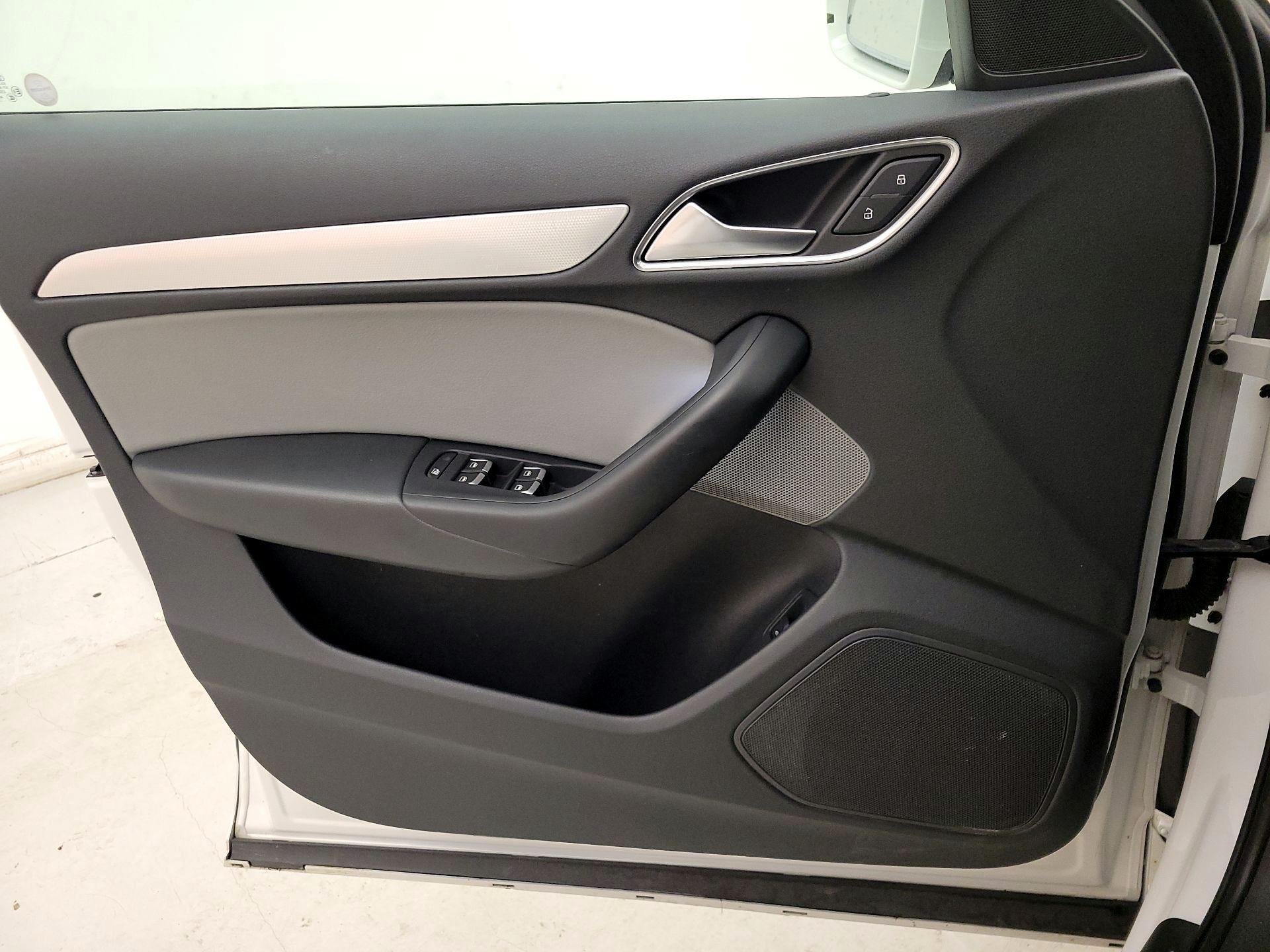 Thumbnail: 2018 Audi Q3 - 12