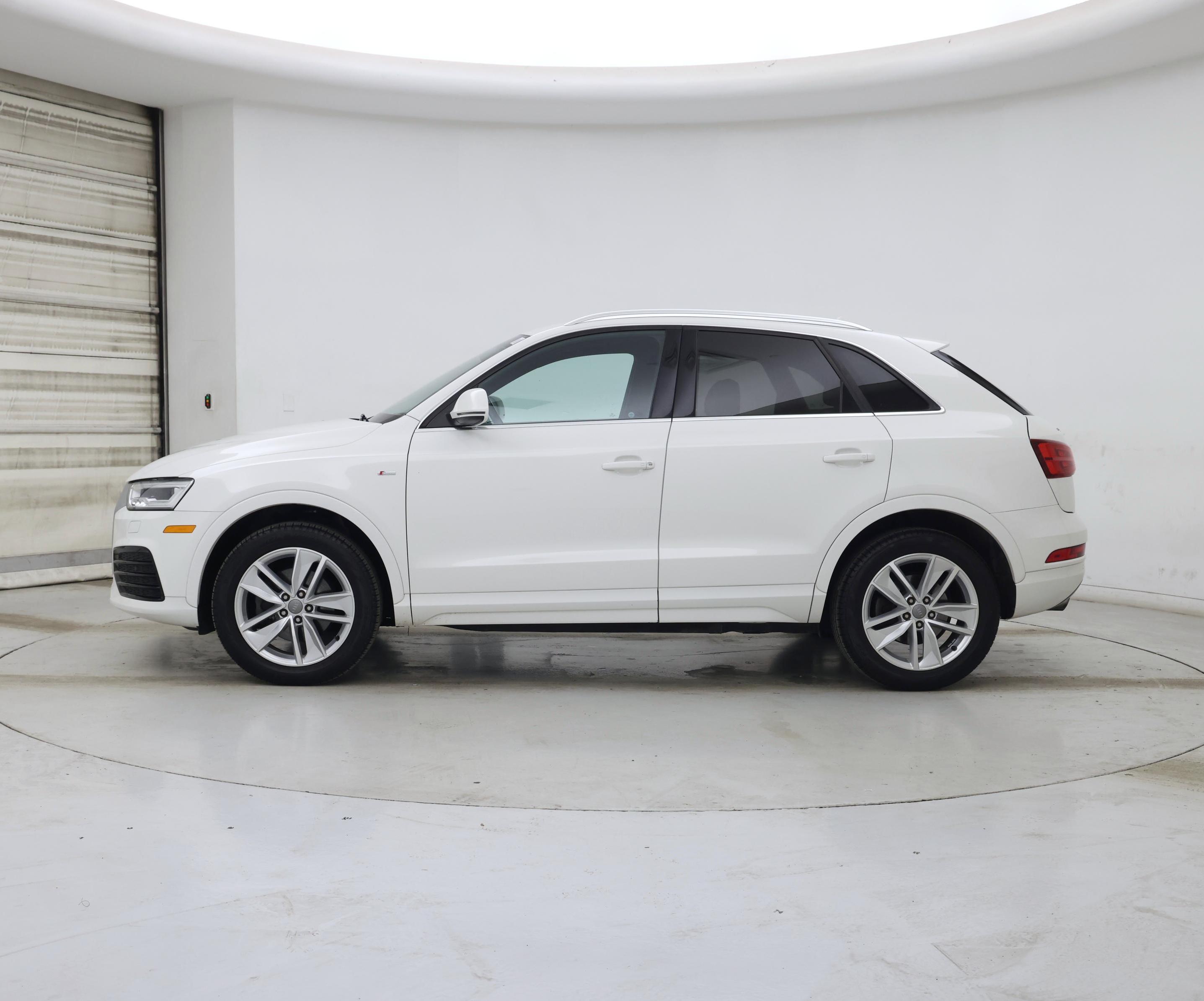 Thumbnail: 2018 Audi Q3 - 3