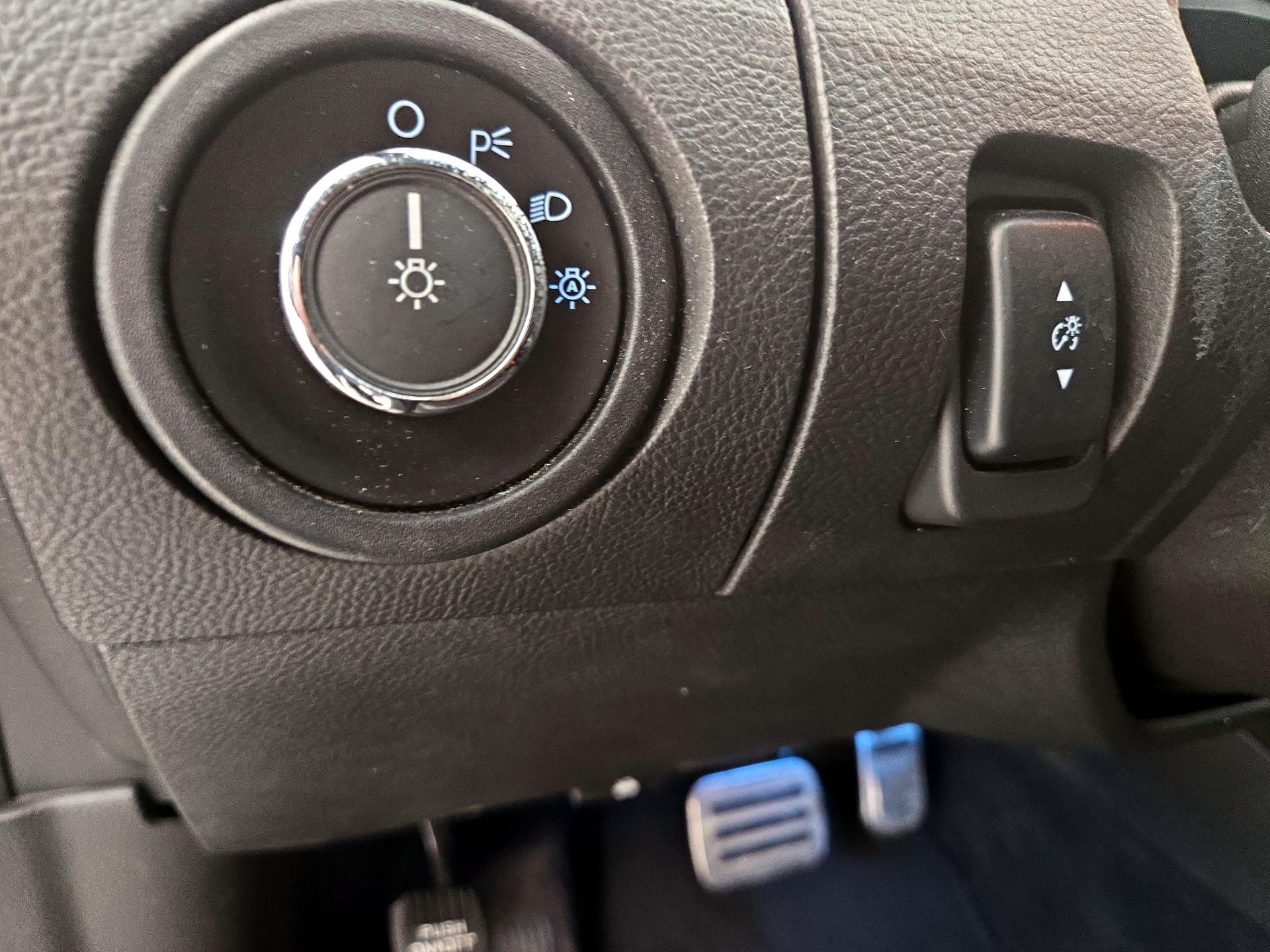 Thumbnail: 2018 Ford Taurus - 13