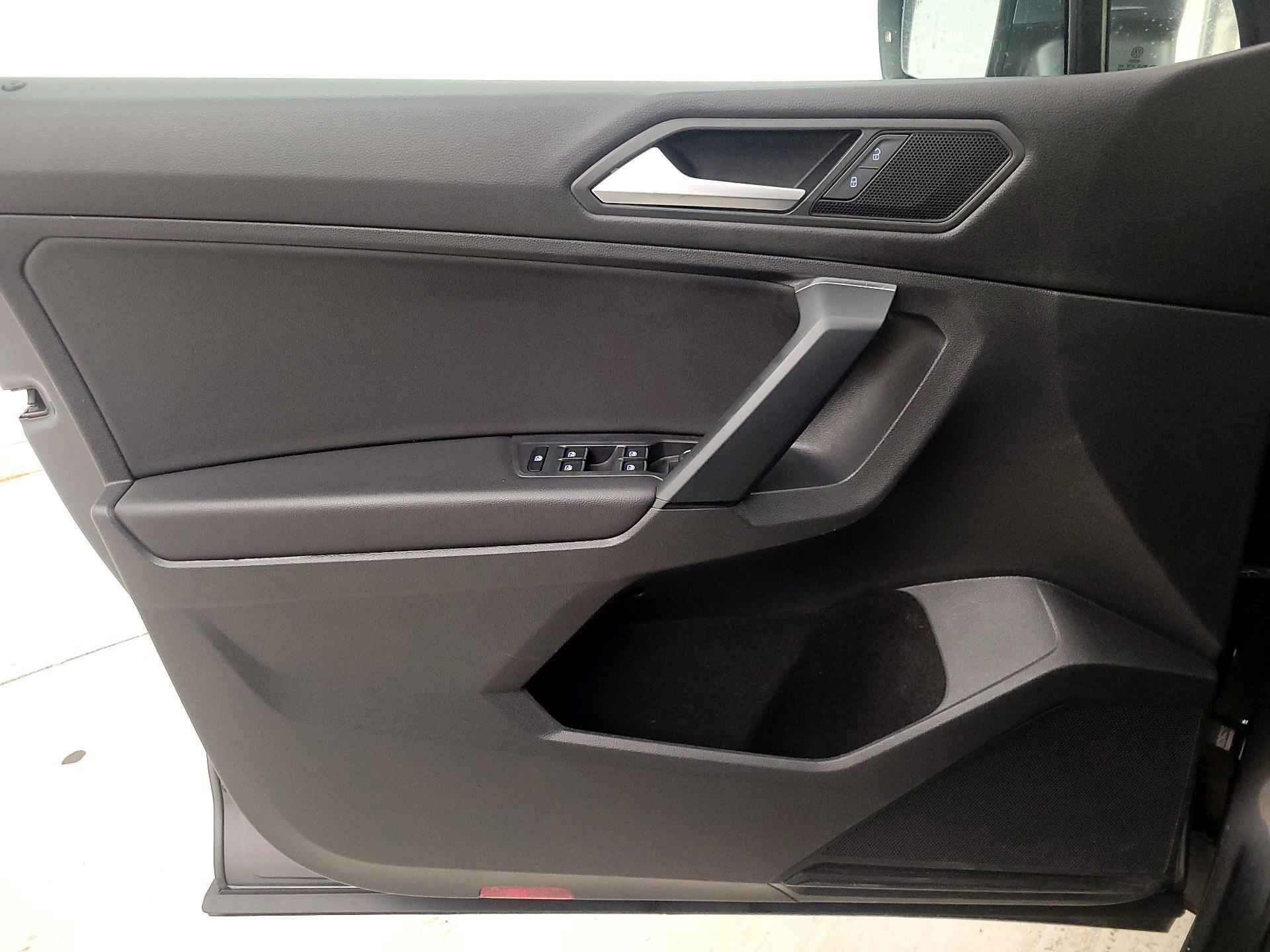Thumbnail: 2019 Volkswagen Tiguan - 12