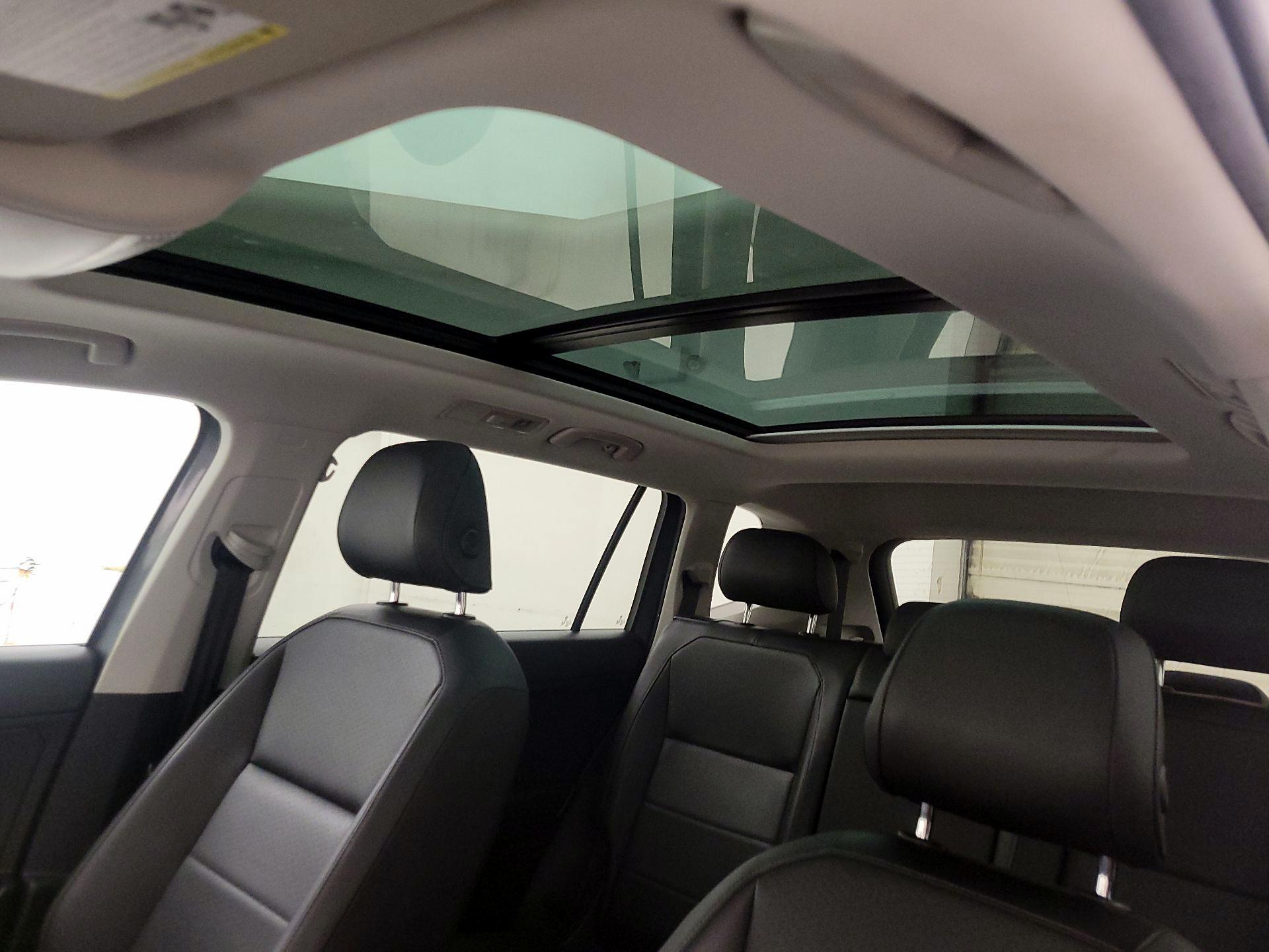 Thumbnail: 2019 Volkswagen Tiguan - 19