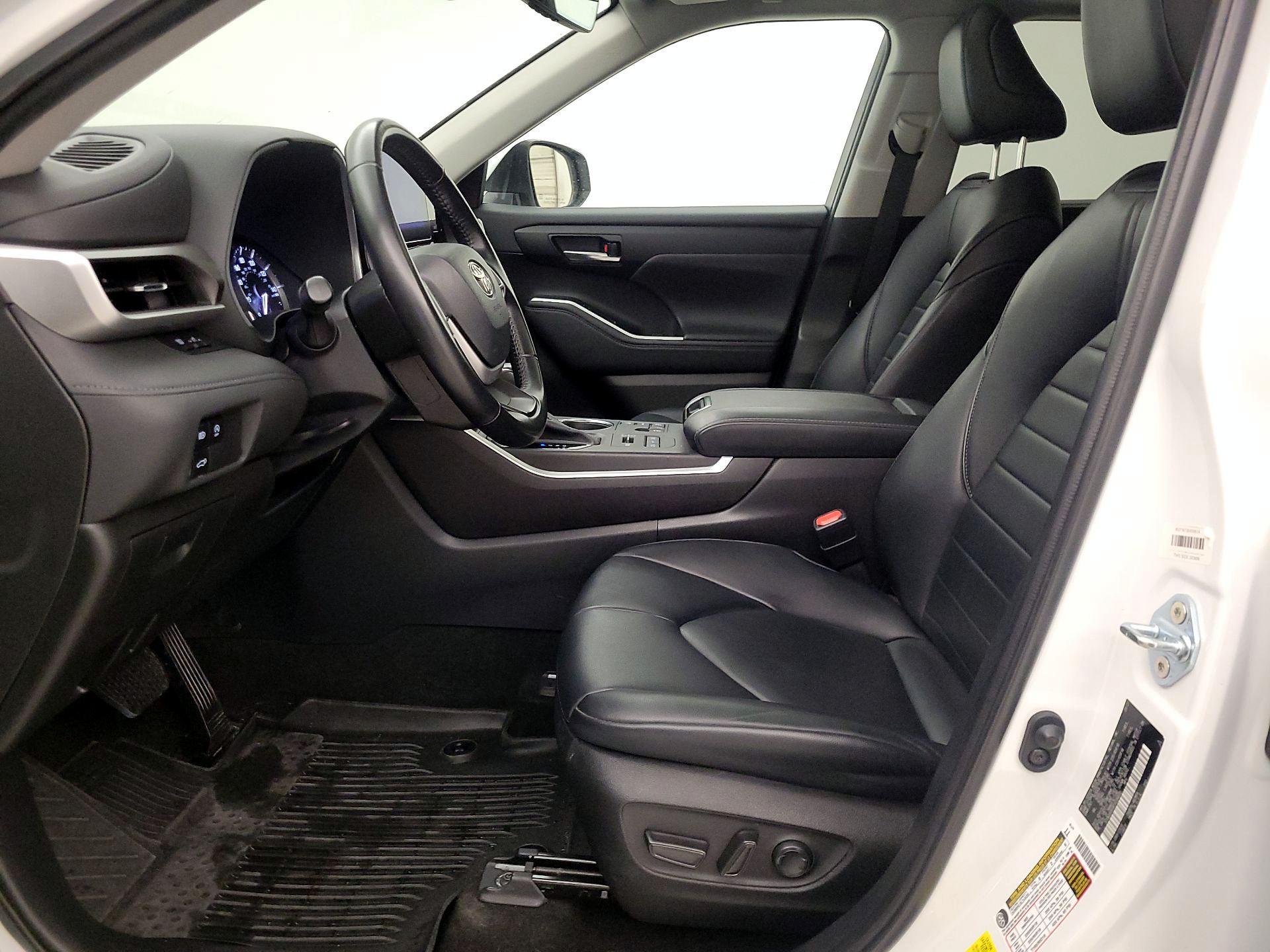 Thumbnail: 2023 Toyota Highlander - 11