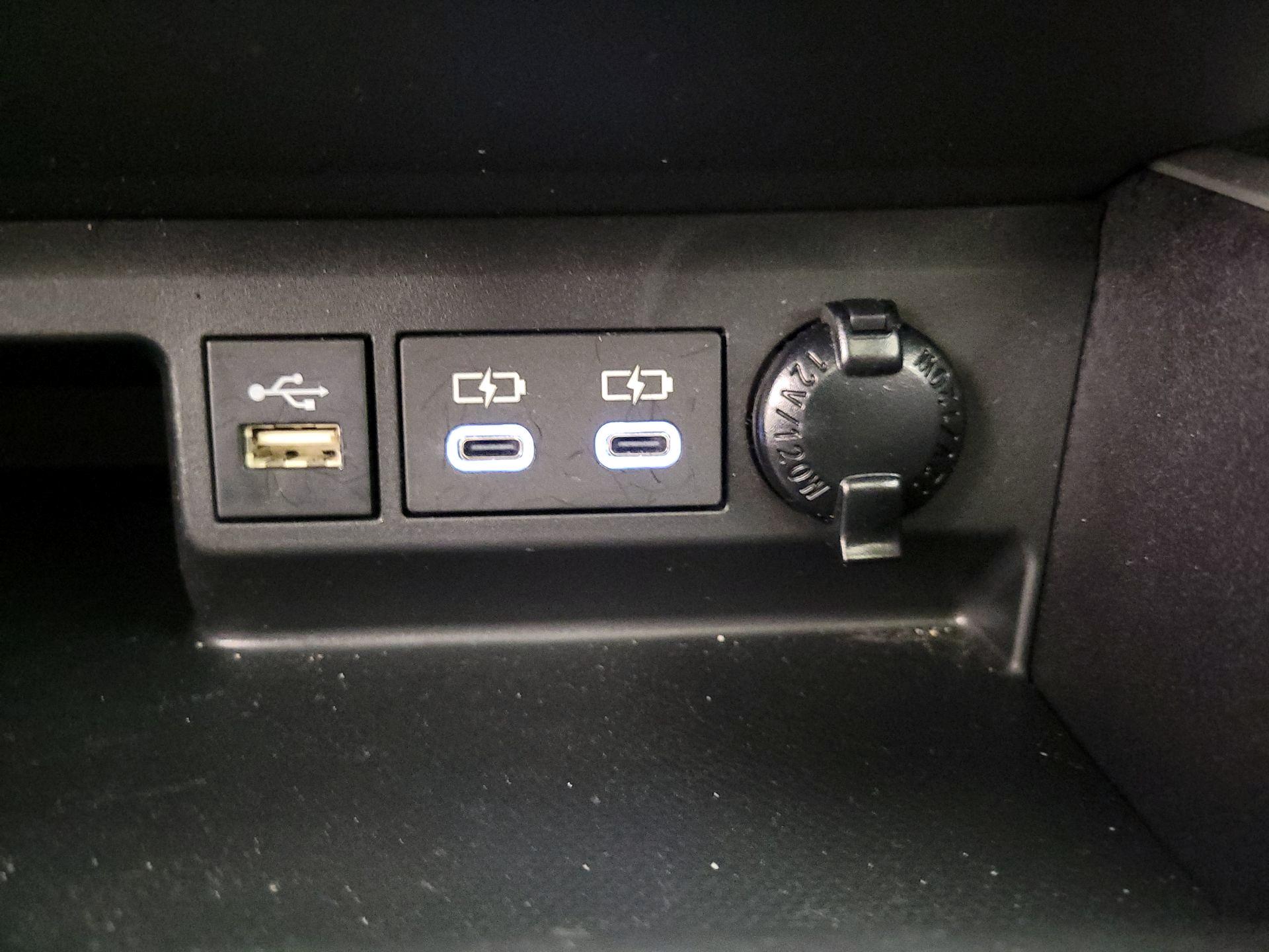 Thumbnail: 2023 Toyota Highlander - 18