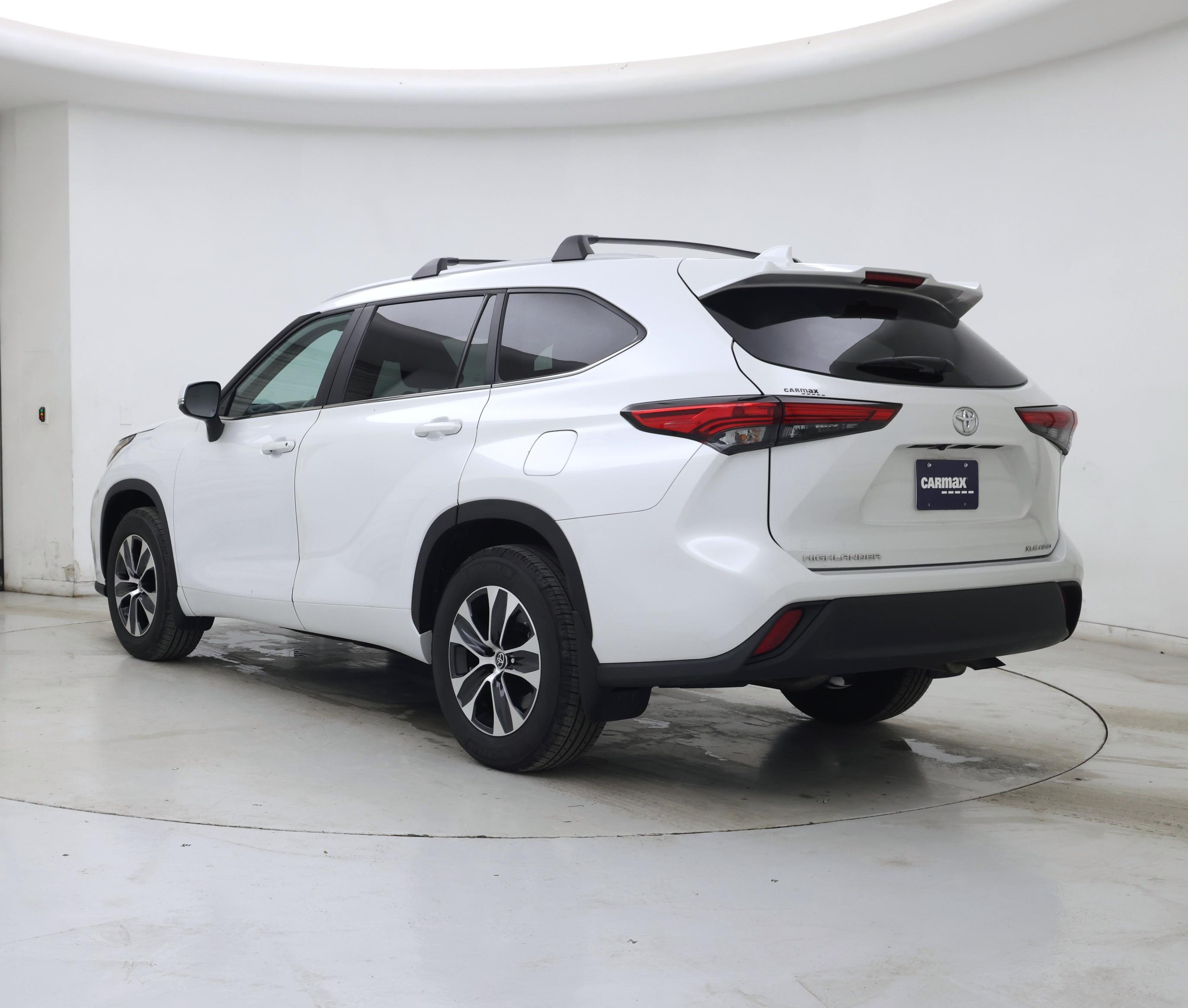 Thumbnail: 2023 Toyota Highlander - 2