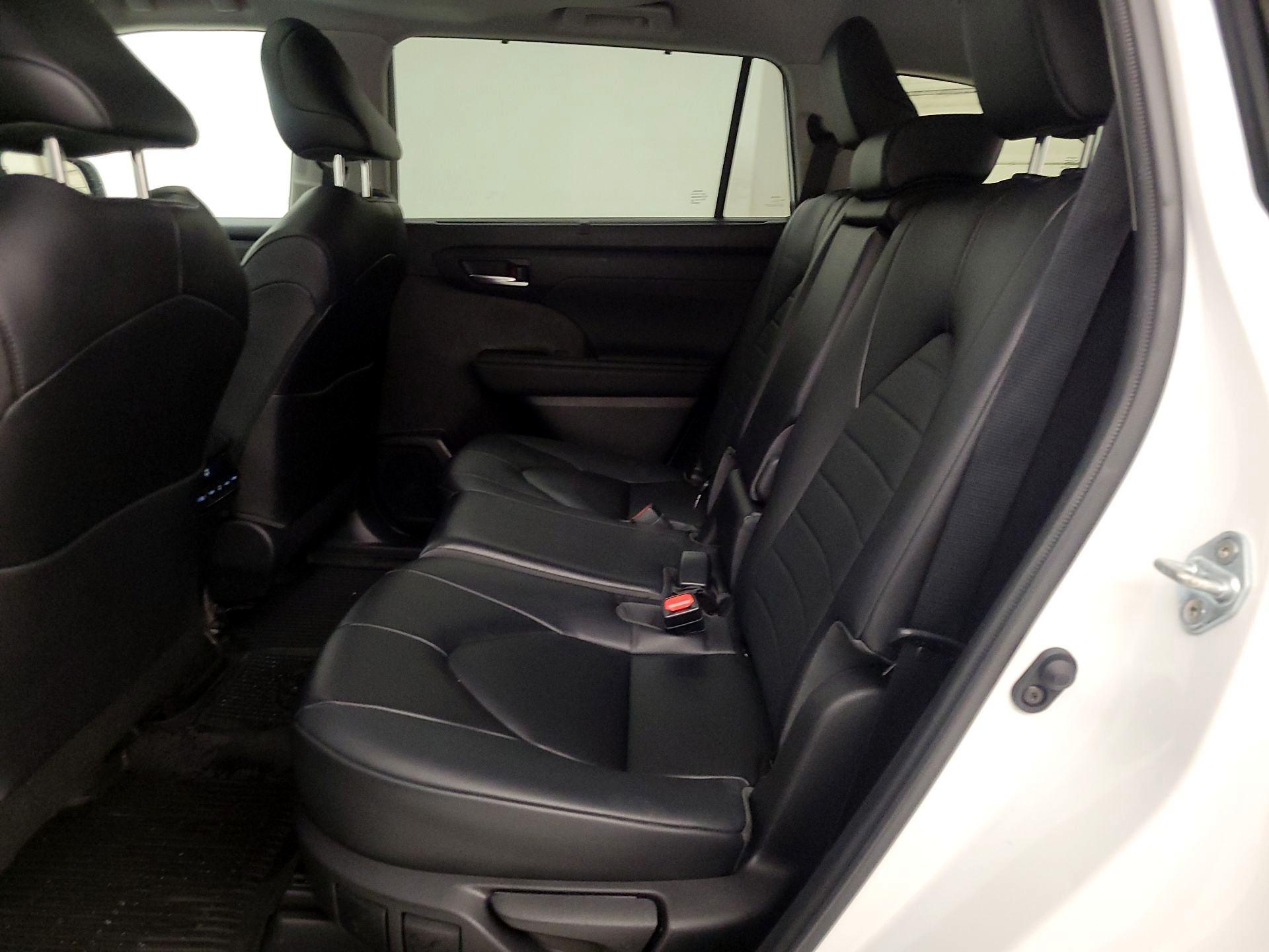 Thumbnail: 2023 Toyota Highlander - 20