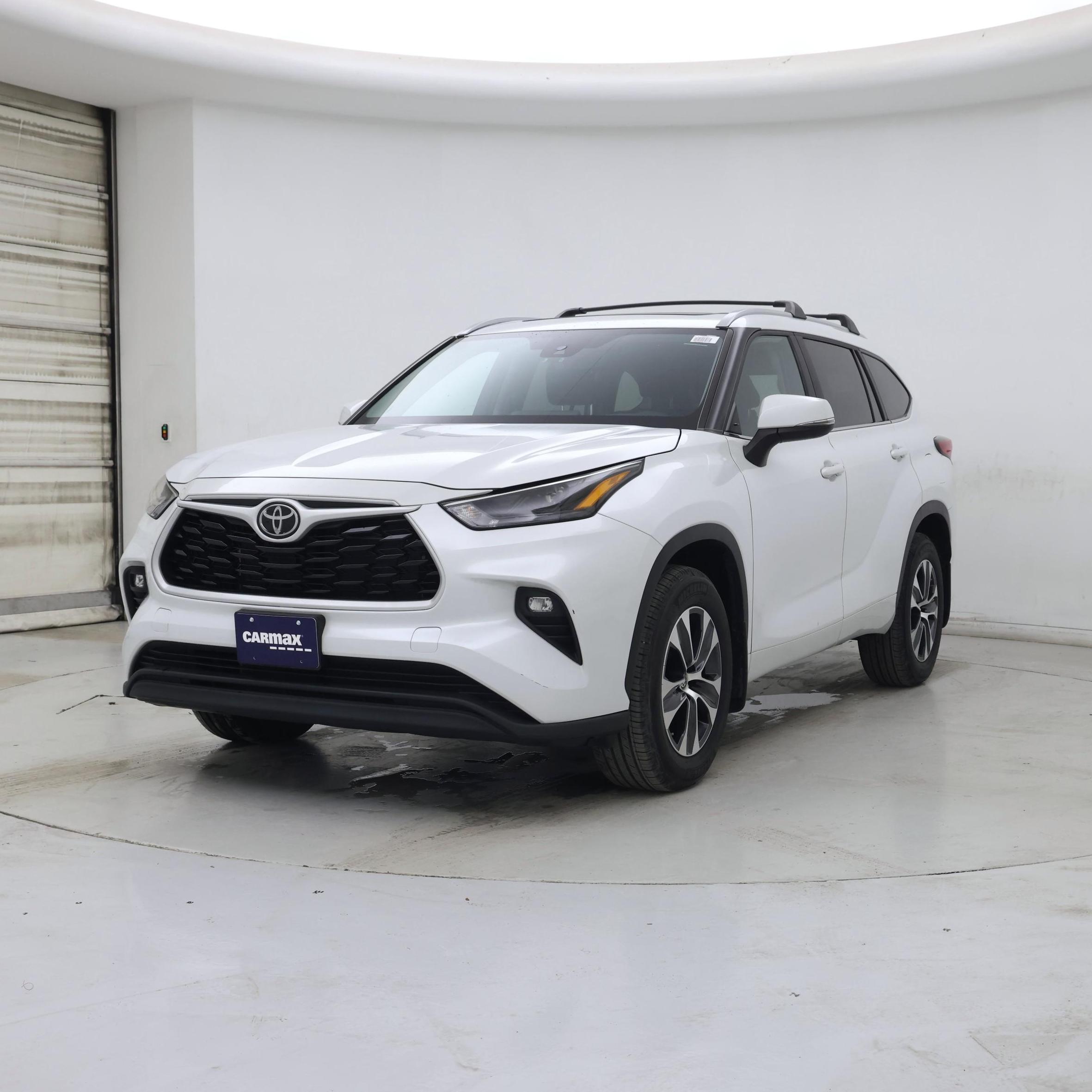Thumbnail: 2023 Toyota Highlander - 4