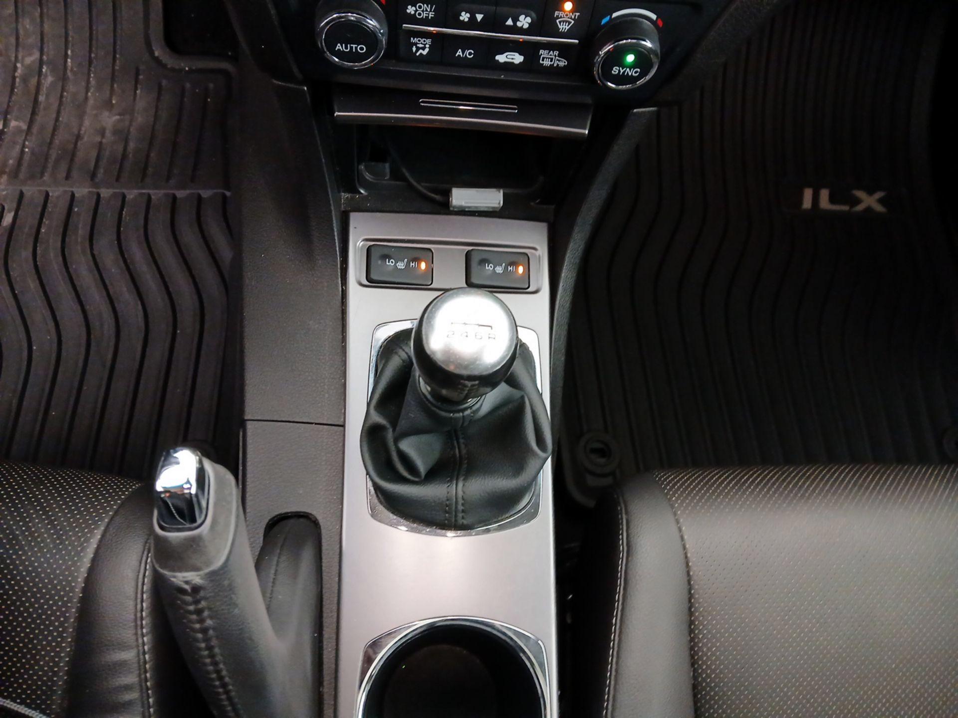 Thumbnail: 2015 Acura ILX - 17