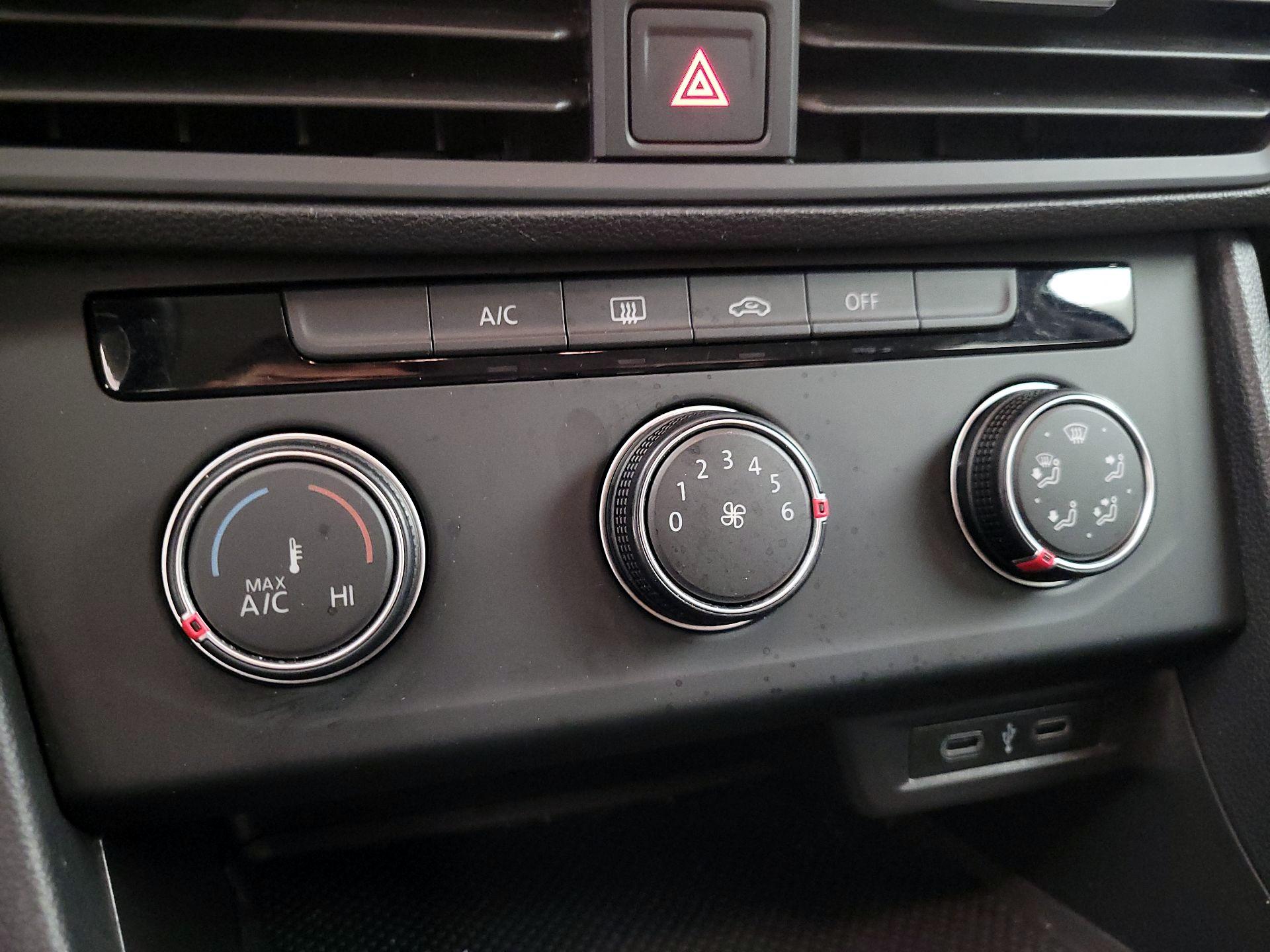 Thumbnail: 2020 Volkswagen Jetta - 16