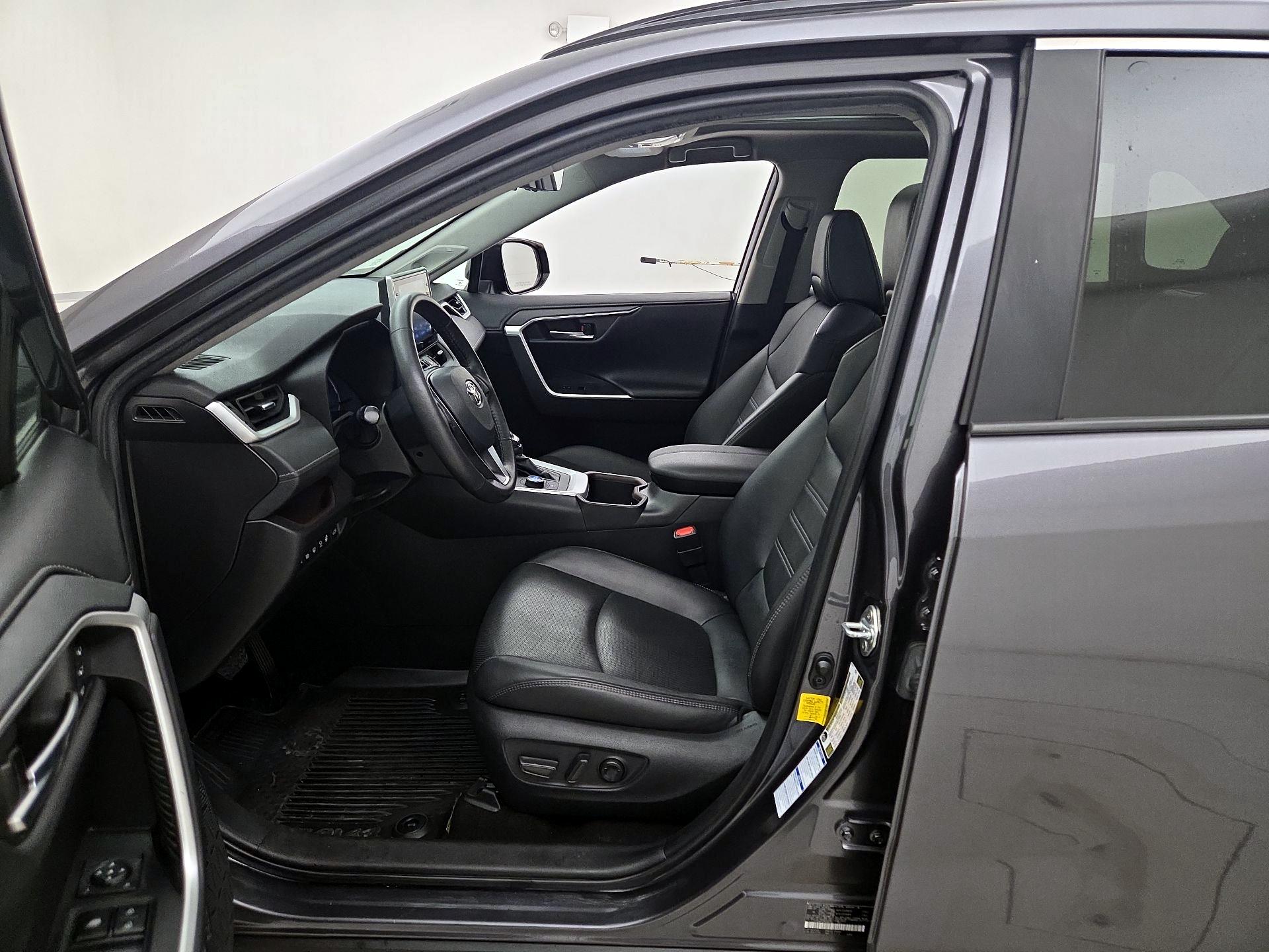 Thumbnail: 2022 Toyota RAV4 - 11