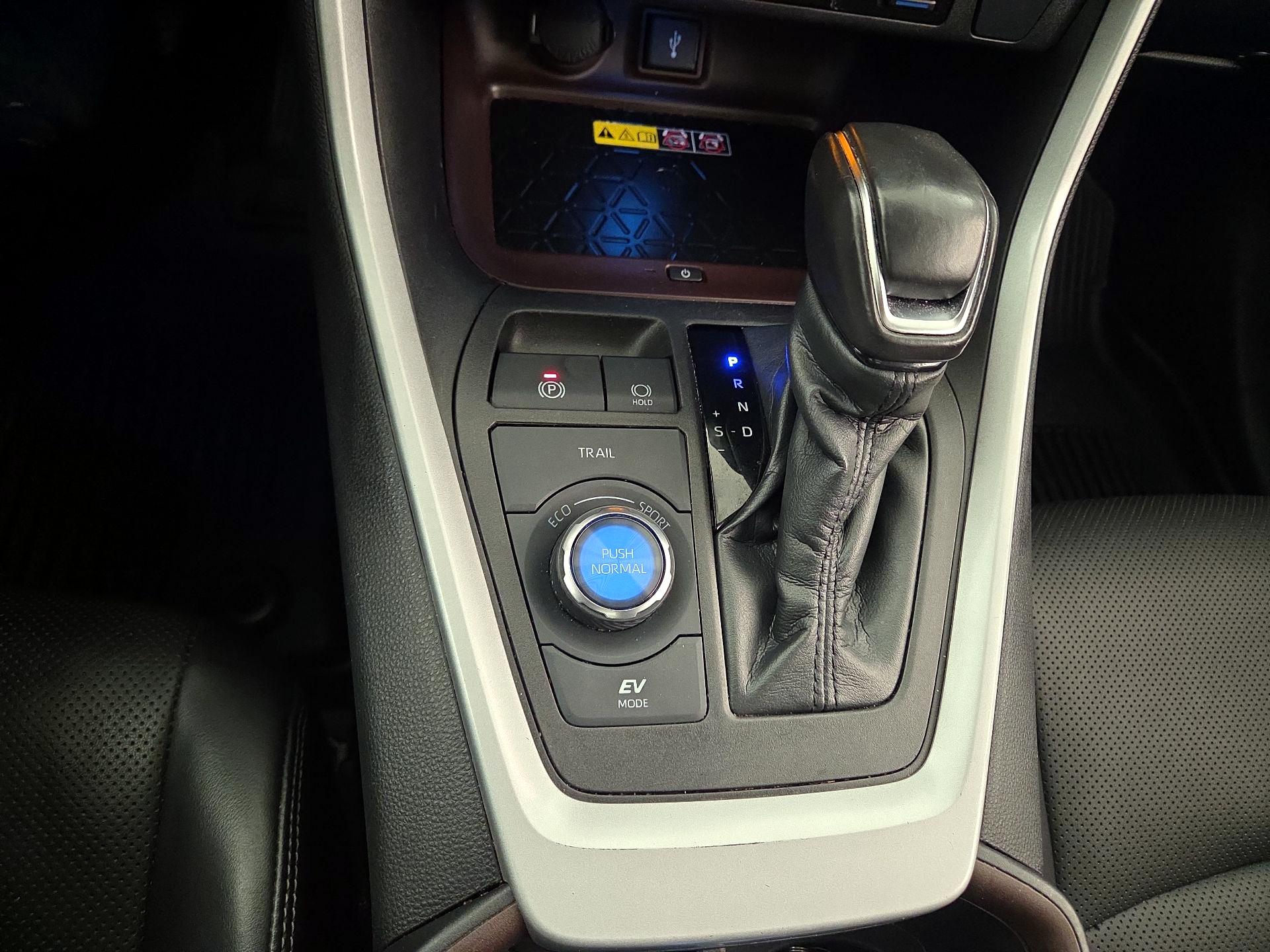 Thumbnail: 2022 Toyota RAV4 - 17