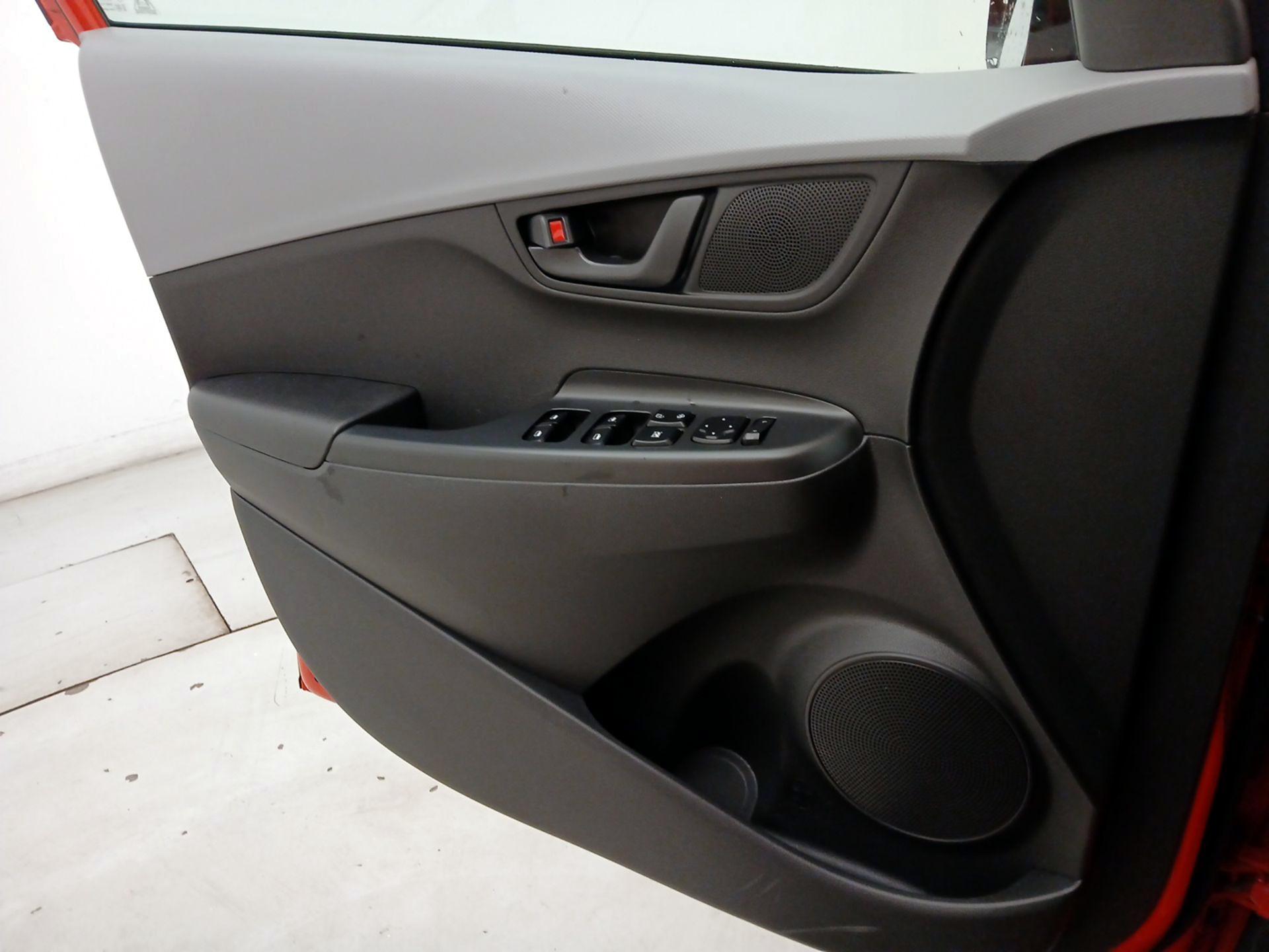 Thumbnail: 2020 Hyundai Kona - 12