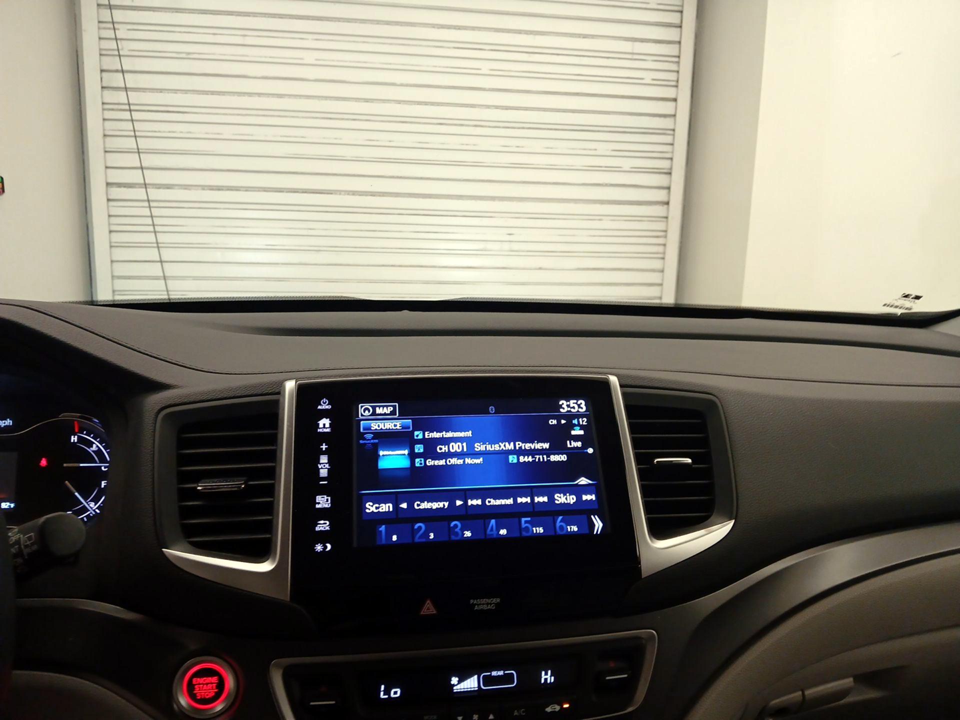 Thumbnail: 2017 Honda Pilot - 9