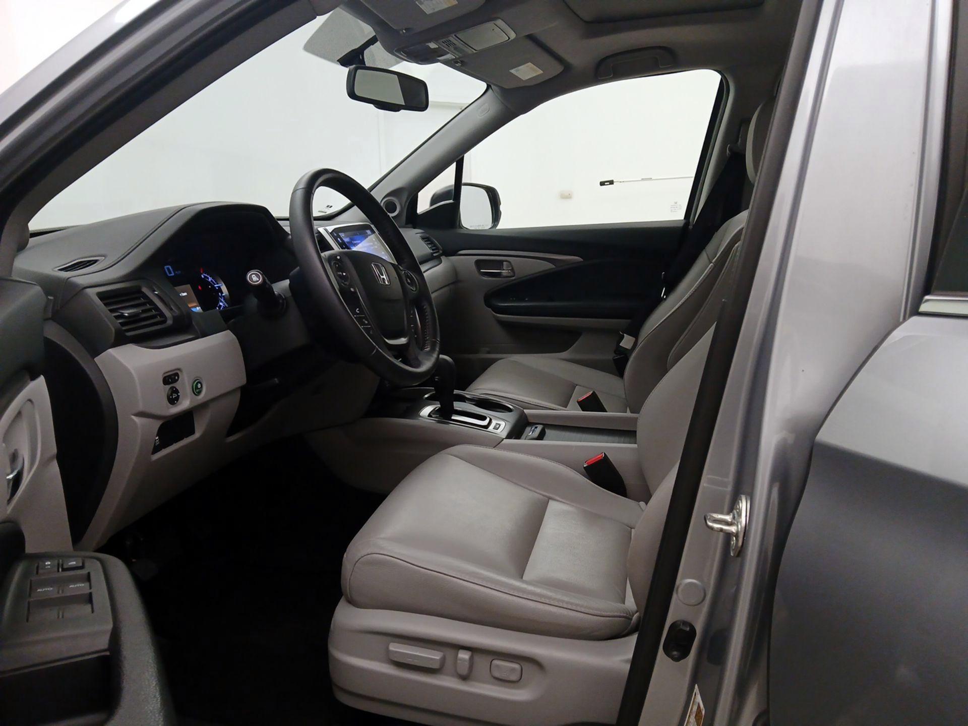 Thumbnail: 2017 Honda Pilot - 11