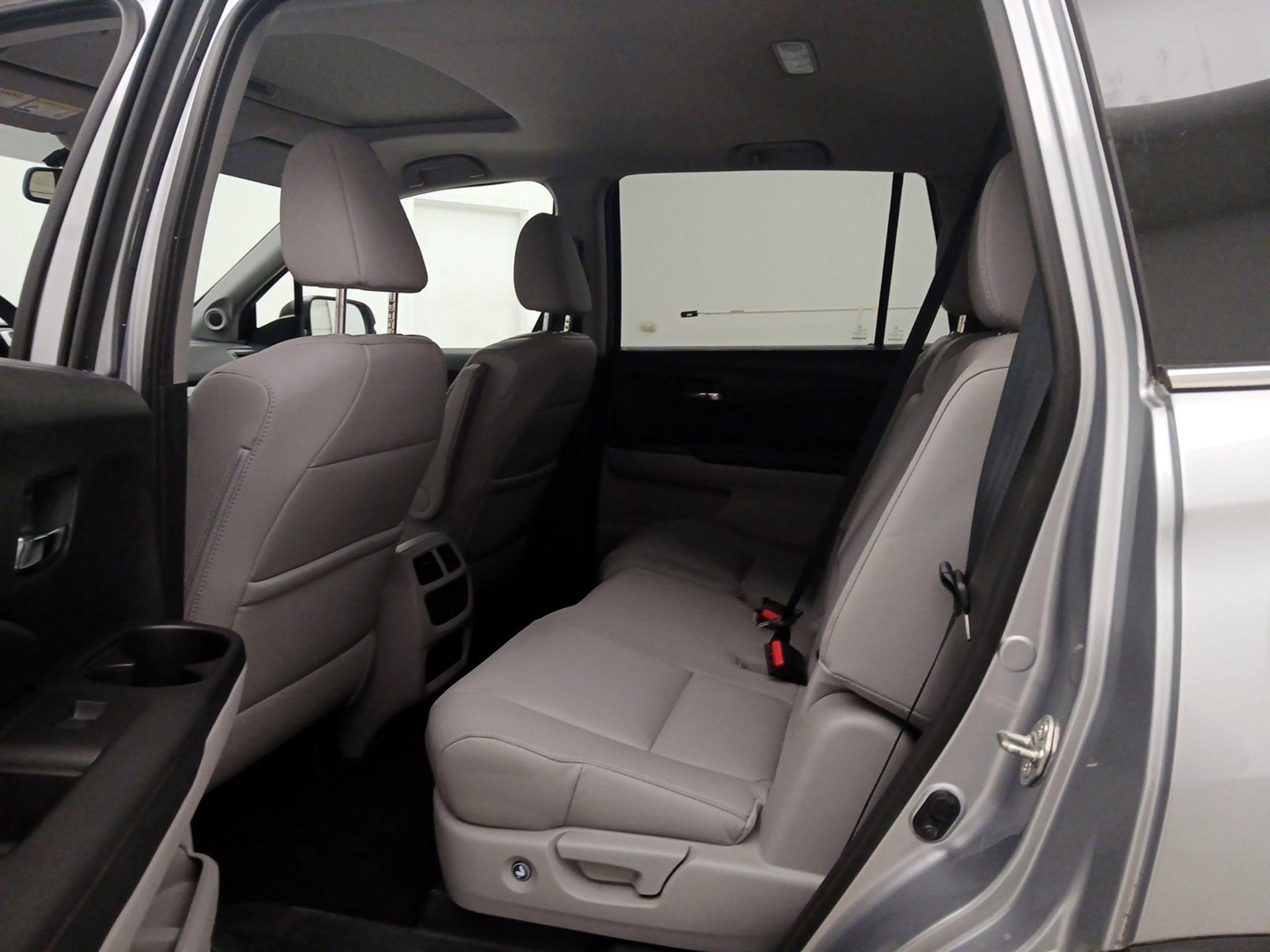 Thumbnail: 2017 Honda Pilot - 19