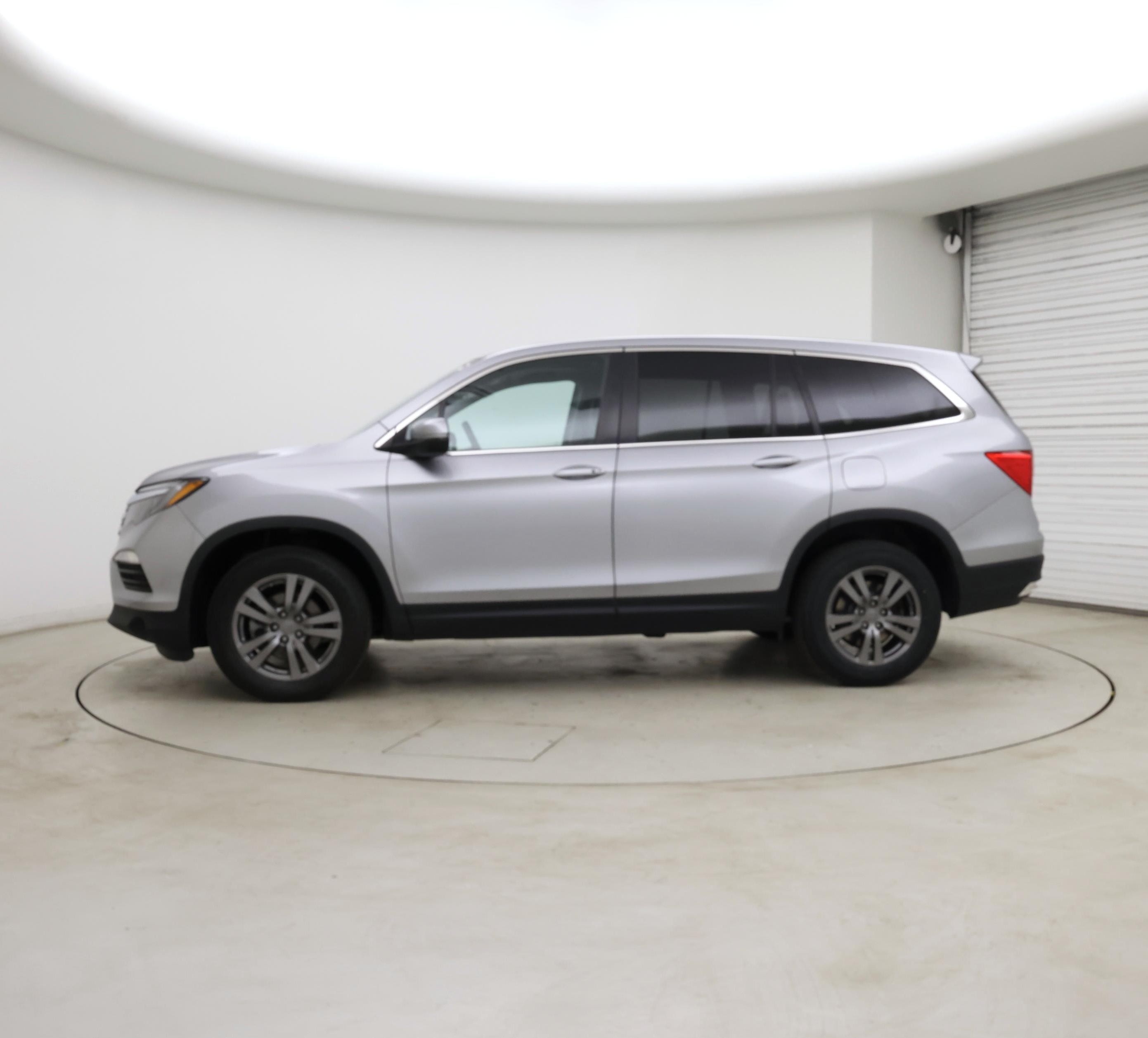 Thumbnail: 2017 Honda Pilot - 3