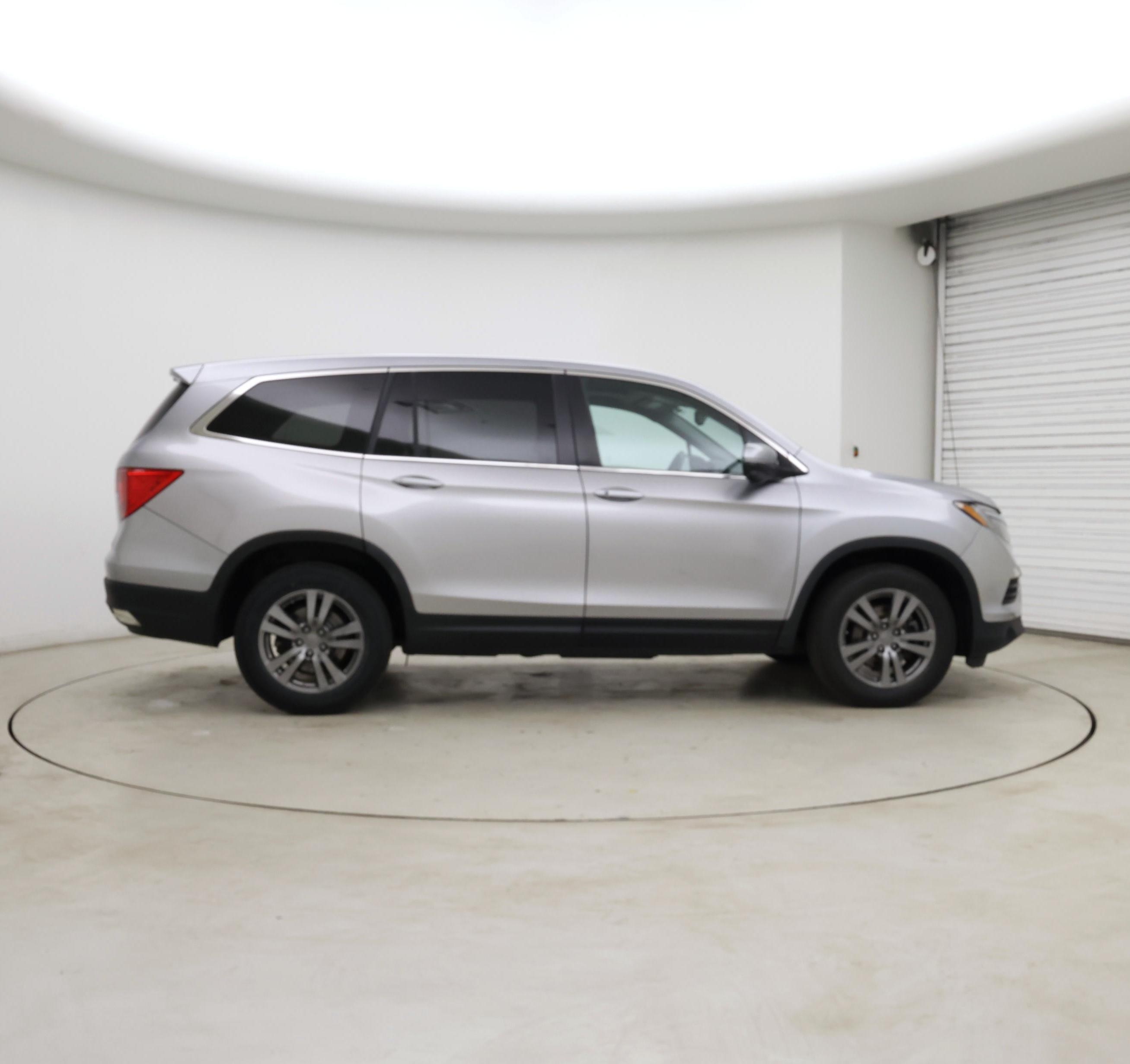 Thumbnail: 2017 Honda Pilot - 7