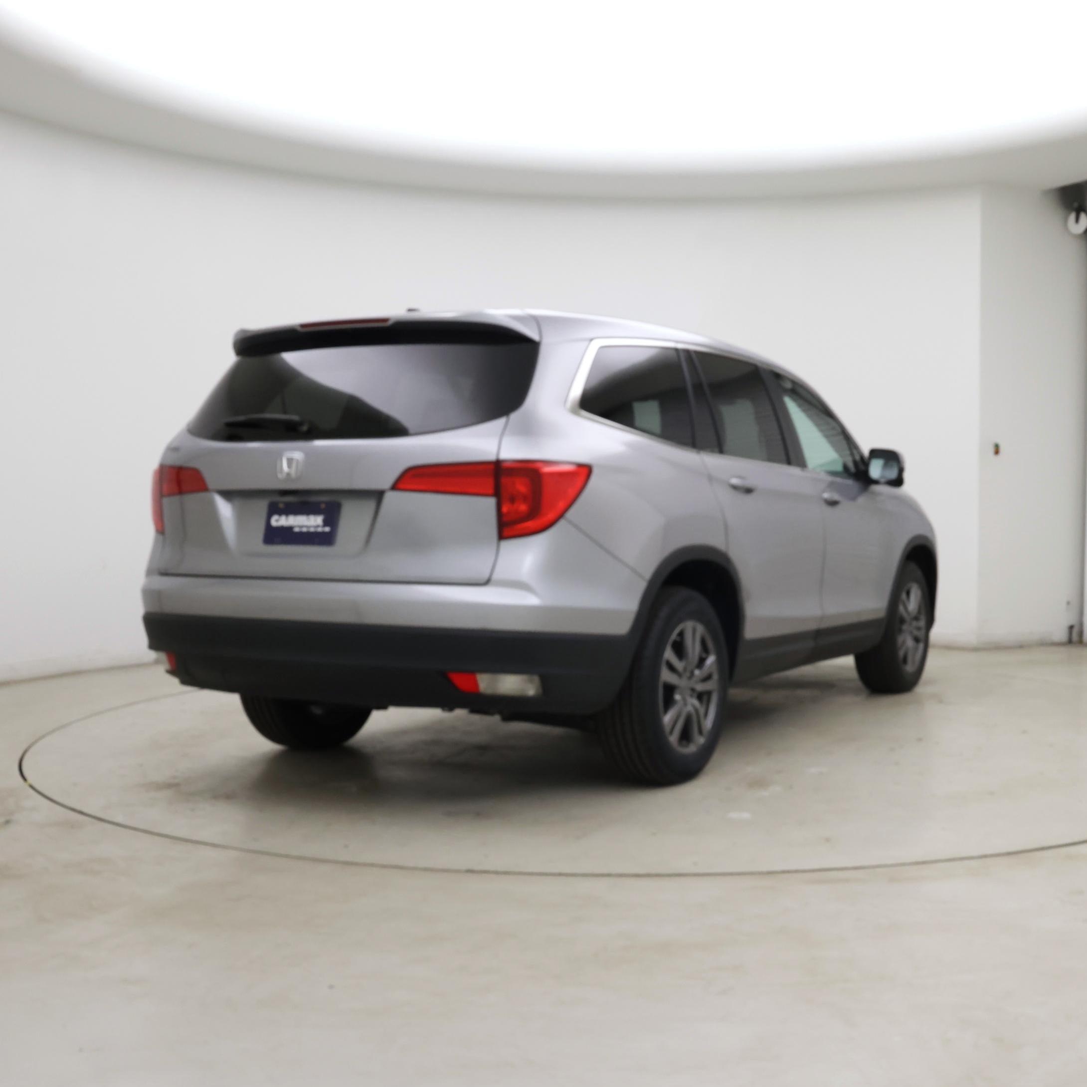 Thumbnail: 2017 Honda Pilot - 8