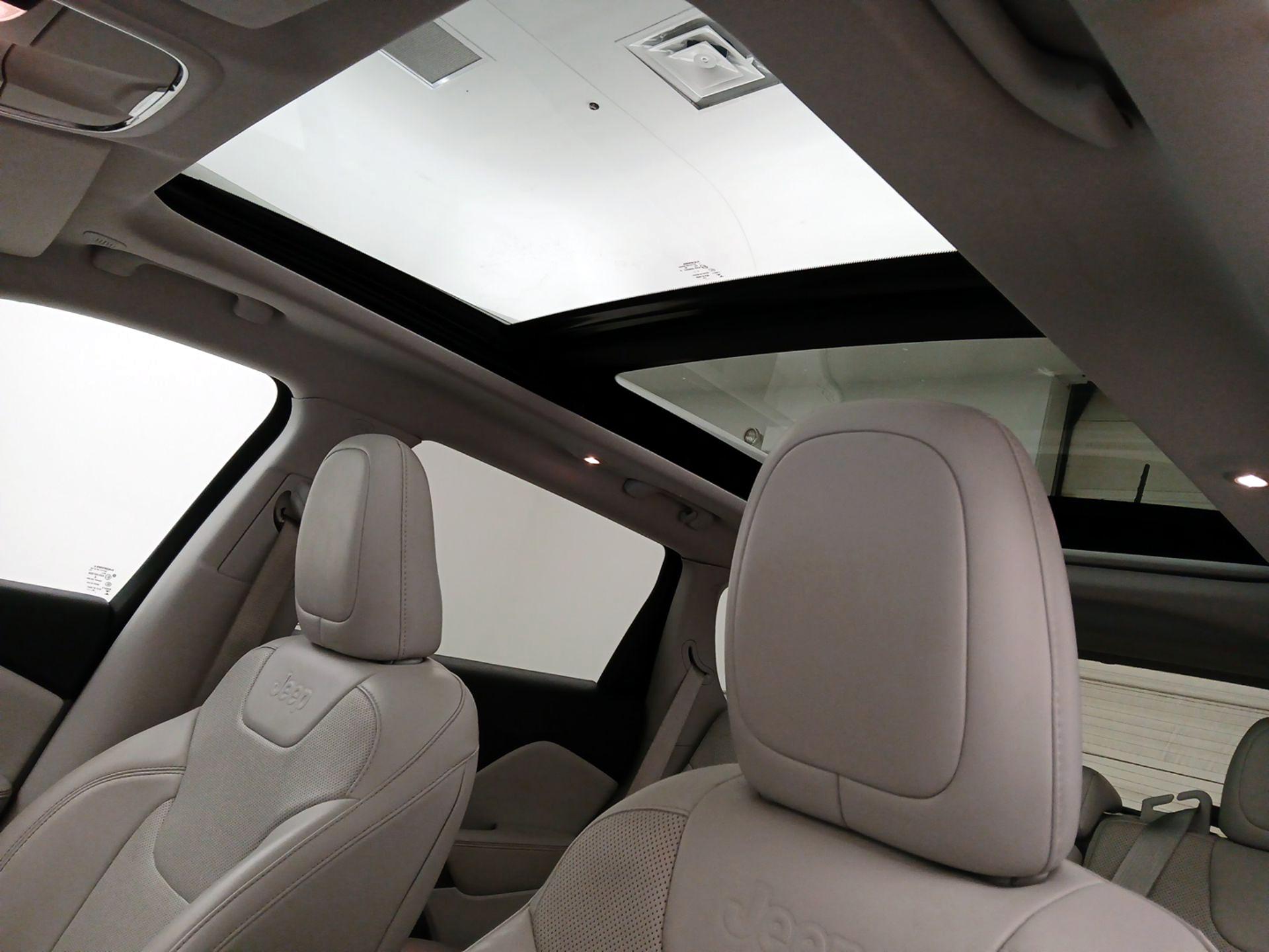 Thumbnail: 2021 Jeep Cherokee - 19