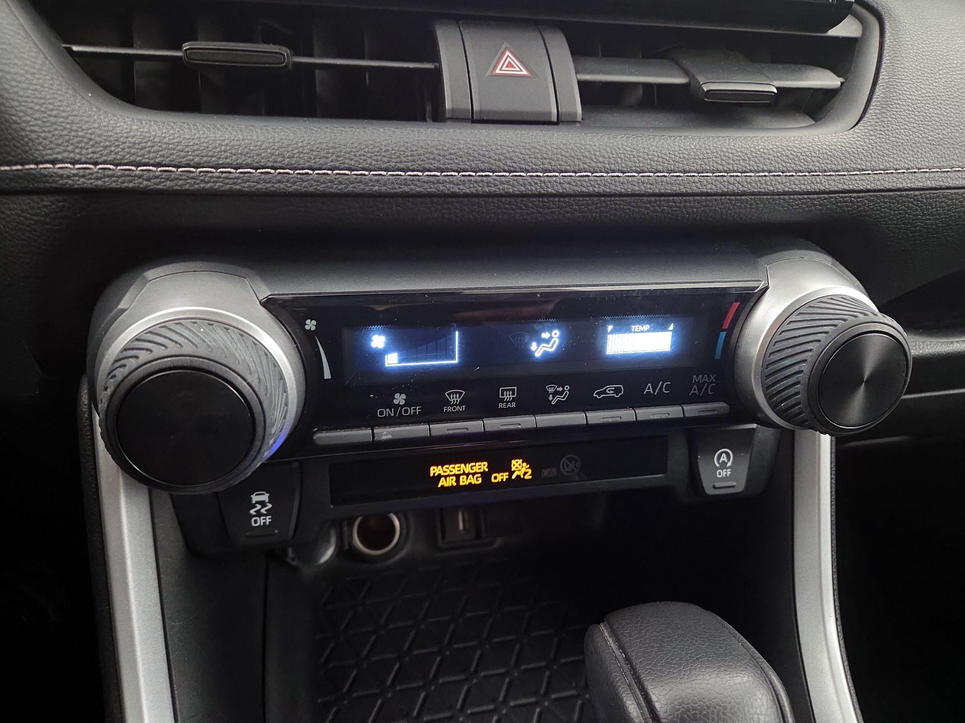 Thumbnail: 2020 Toyota RAV4 - 16