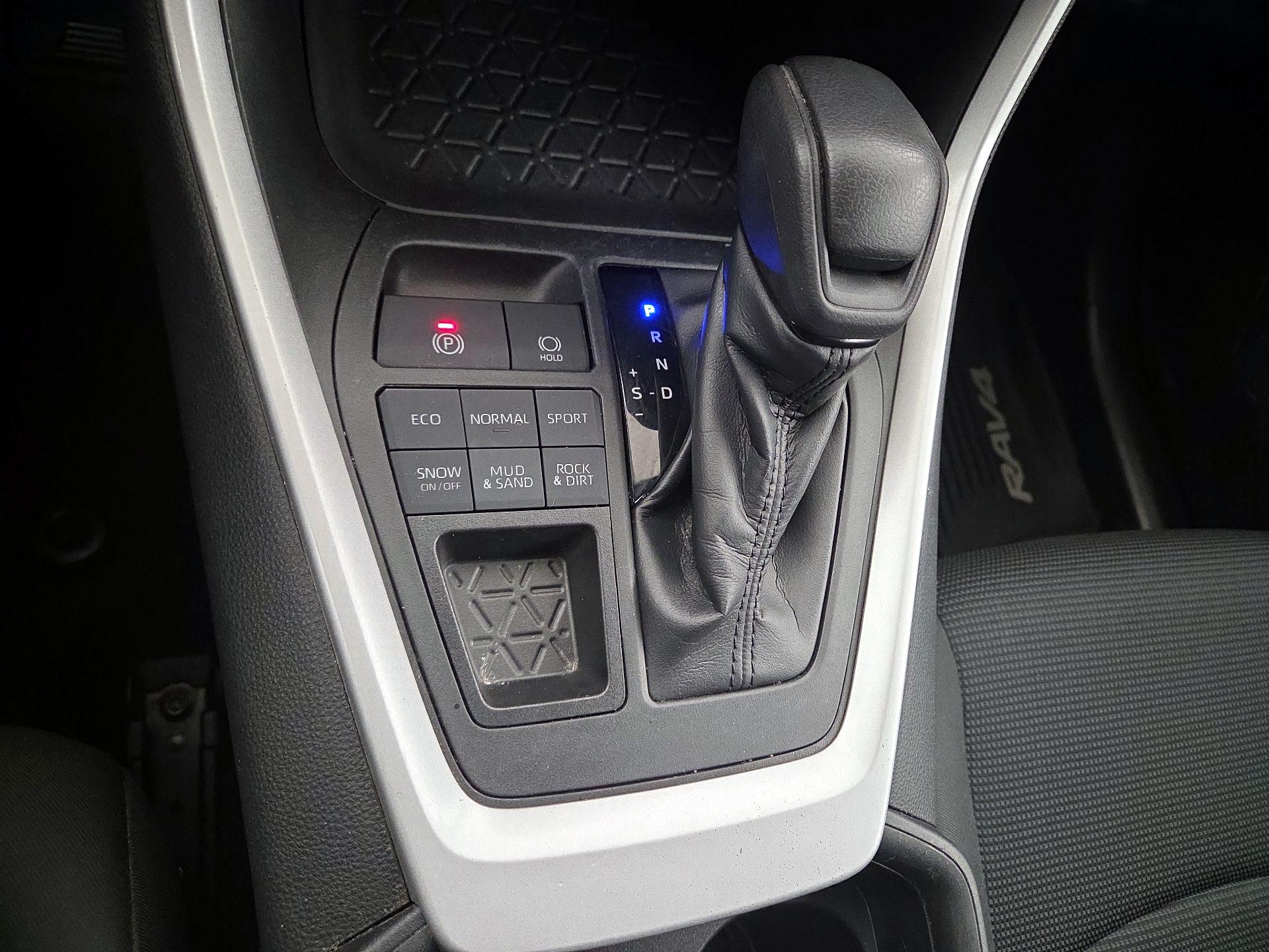 Thumbnail: 2020 Toyota RAV4 - 17