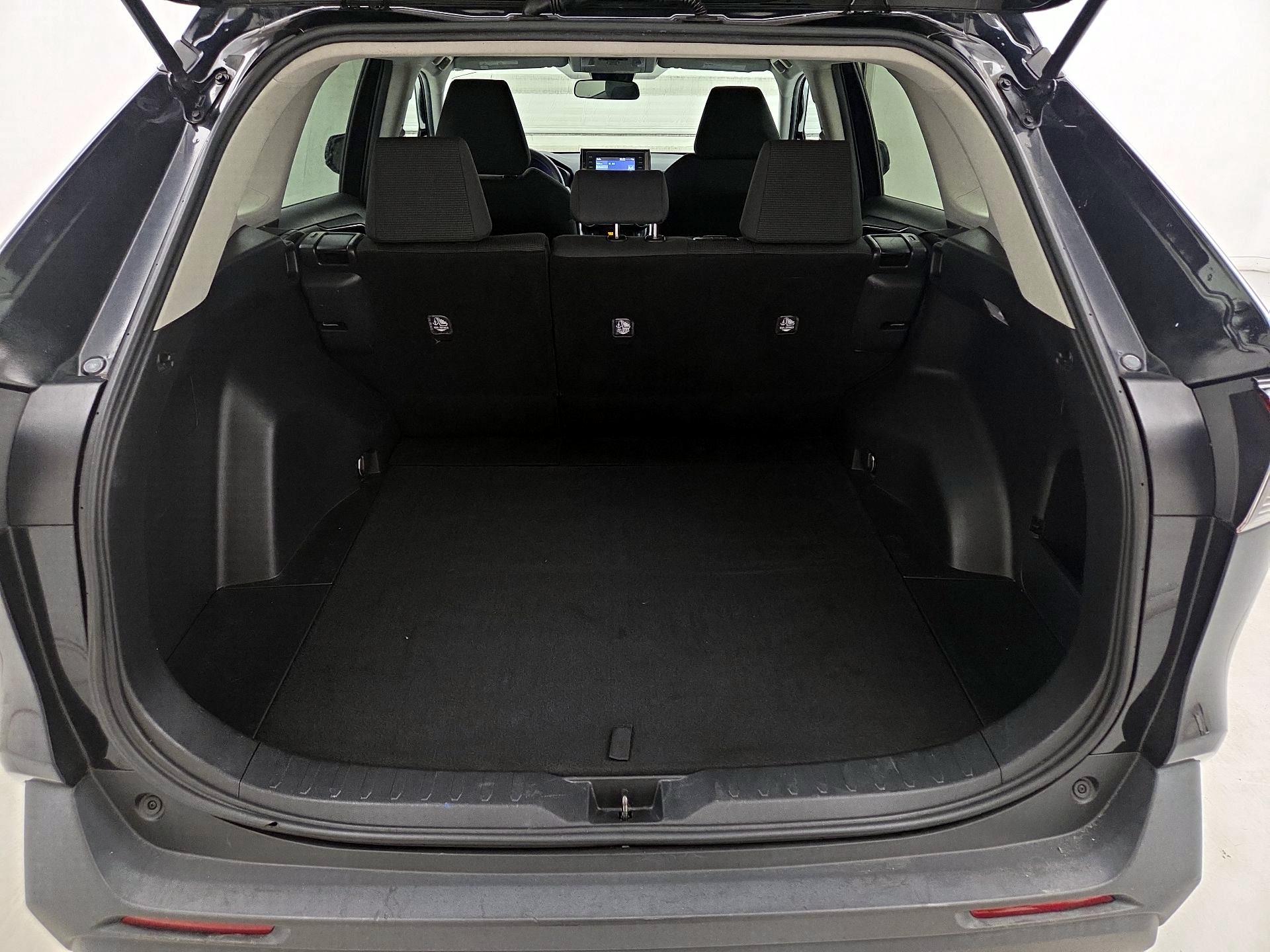 Thumbnail: 2020 Toyota RAV4 - 20