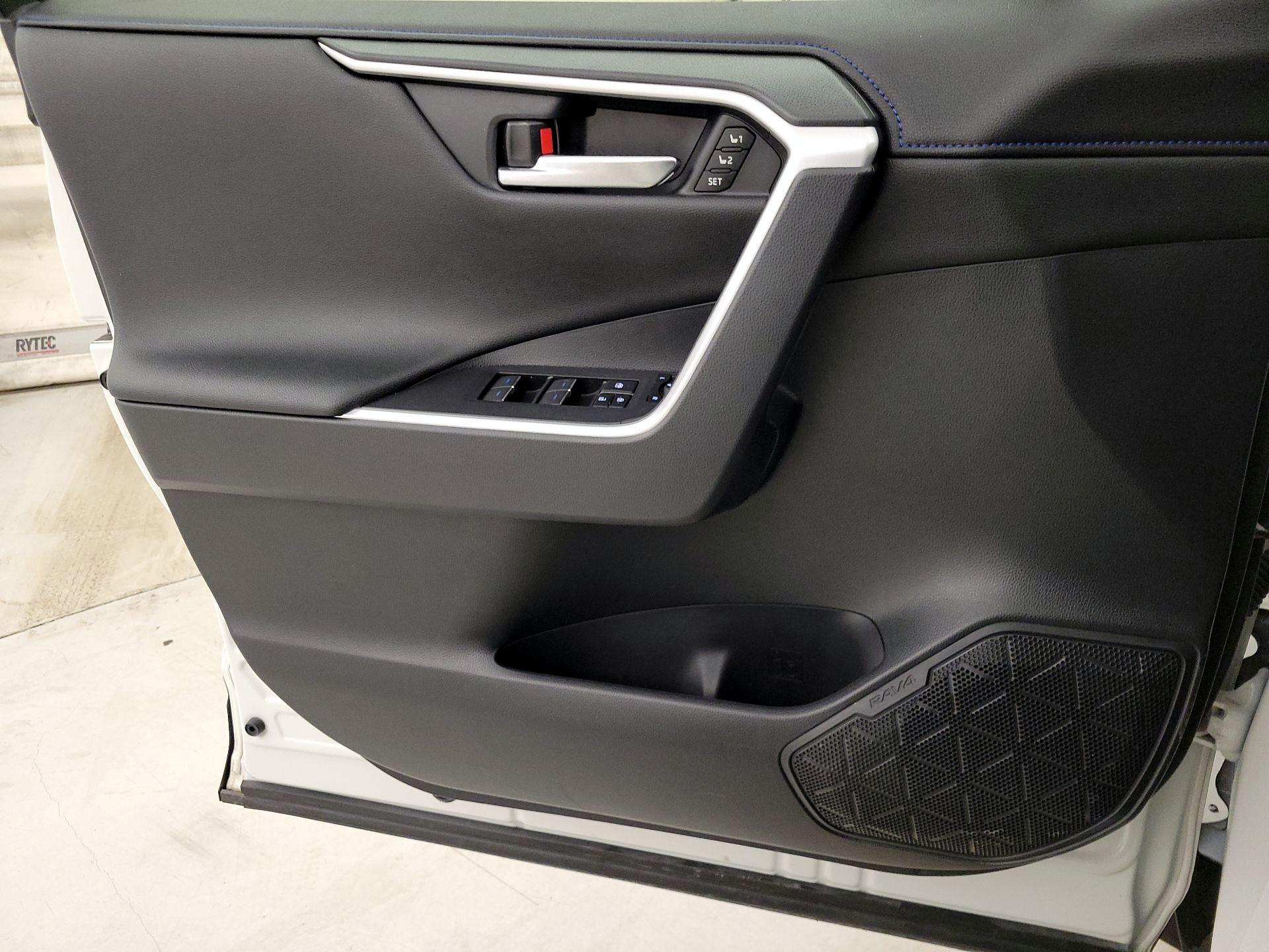 Thumbnail: 2022 Toyota RAV4 - 12