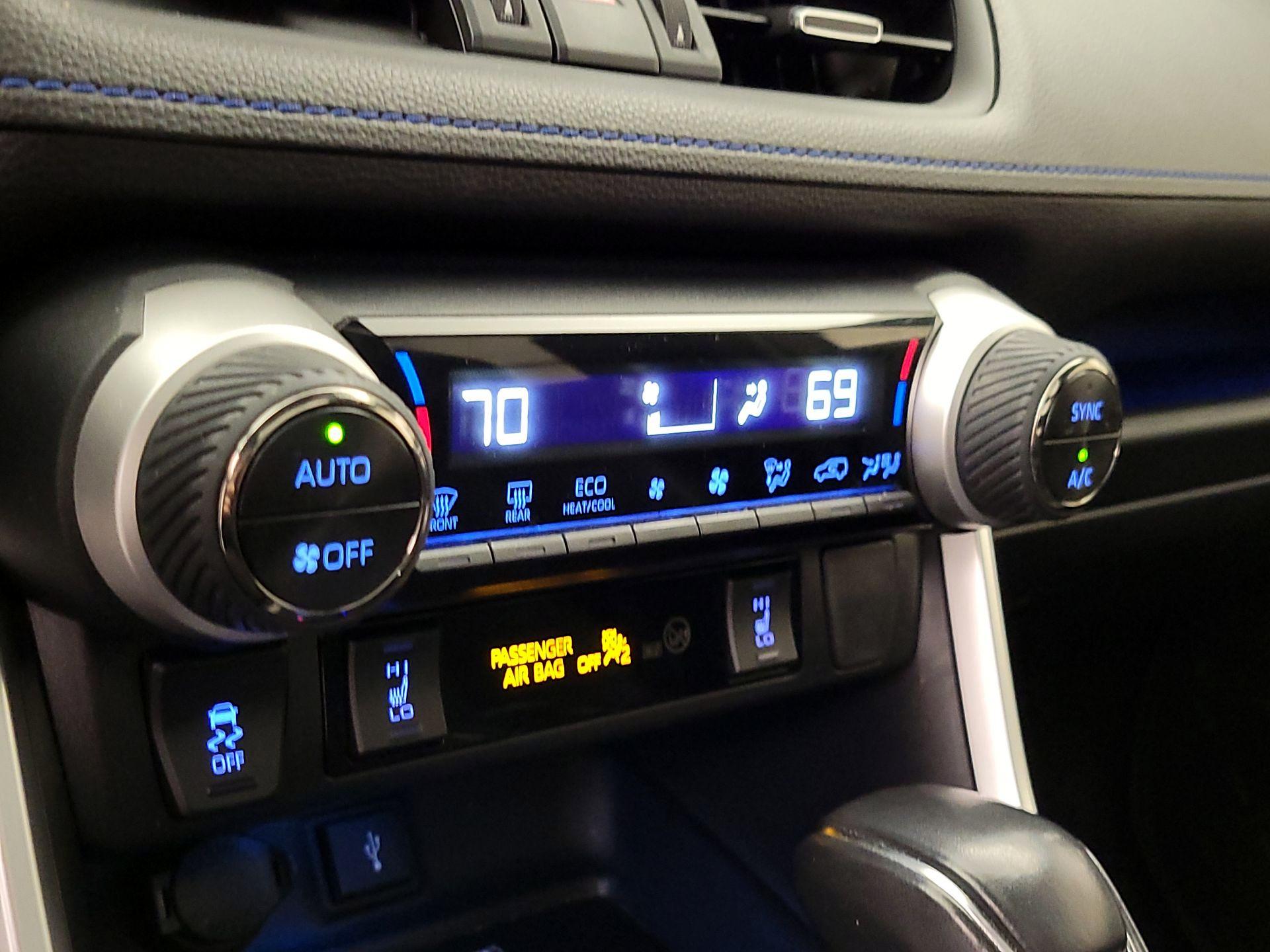 Thumbnail: 2022 Toyota RAV4 - 16