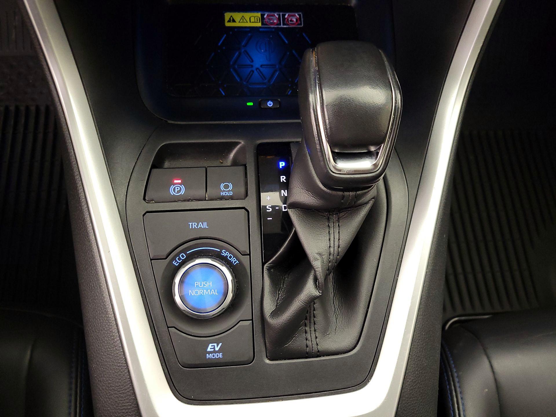 Thumbnail: 2022 Toyota RAV4 - 17