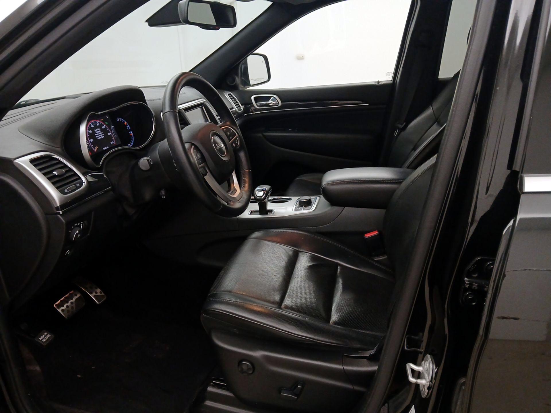 Thumbnail: 2015 Jeep Grand Cherokee - 11