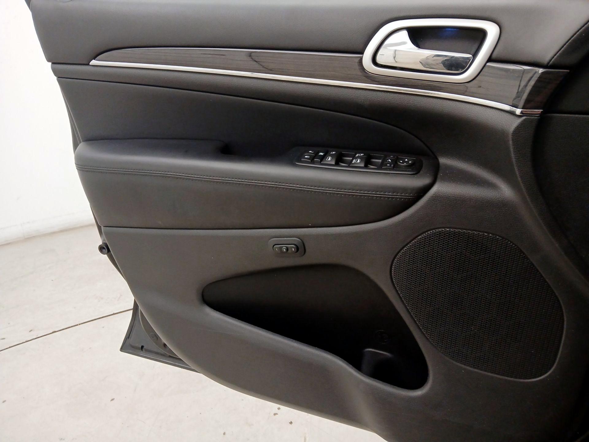 Thumbnail: 2015 Jeep Grand Cherokee - 12