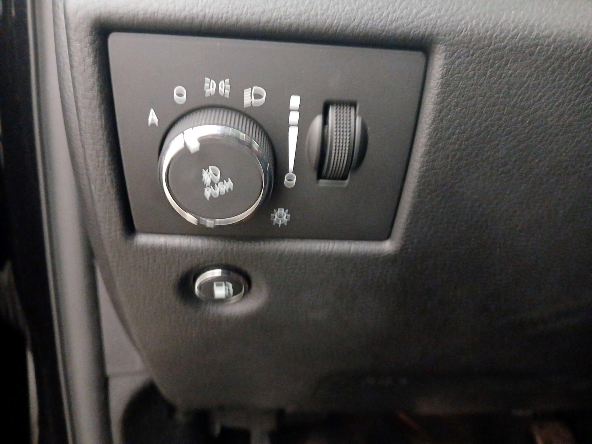 Thumbnail: 2015 Jeep Grand Cherokee - 13