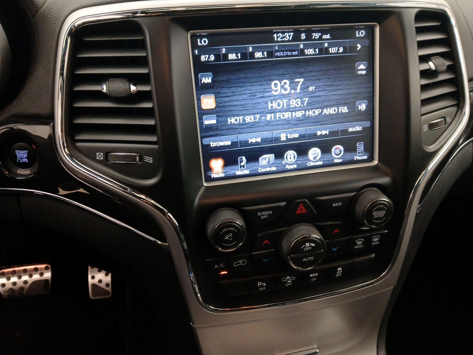 Thumbnail: 2015 Jeep Grand Cherokee - 16